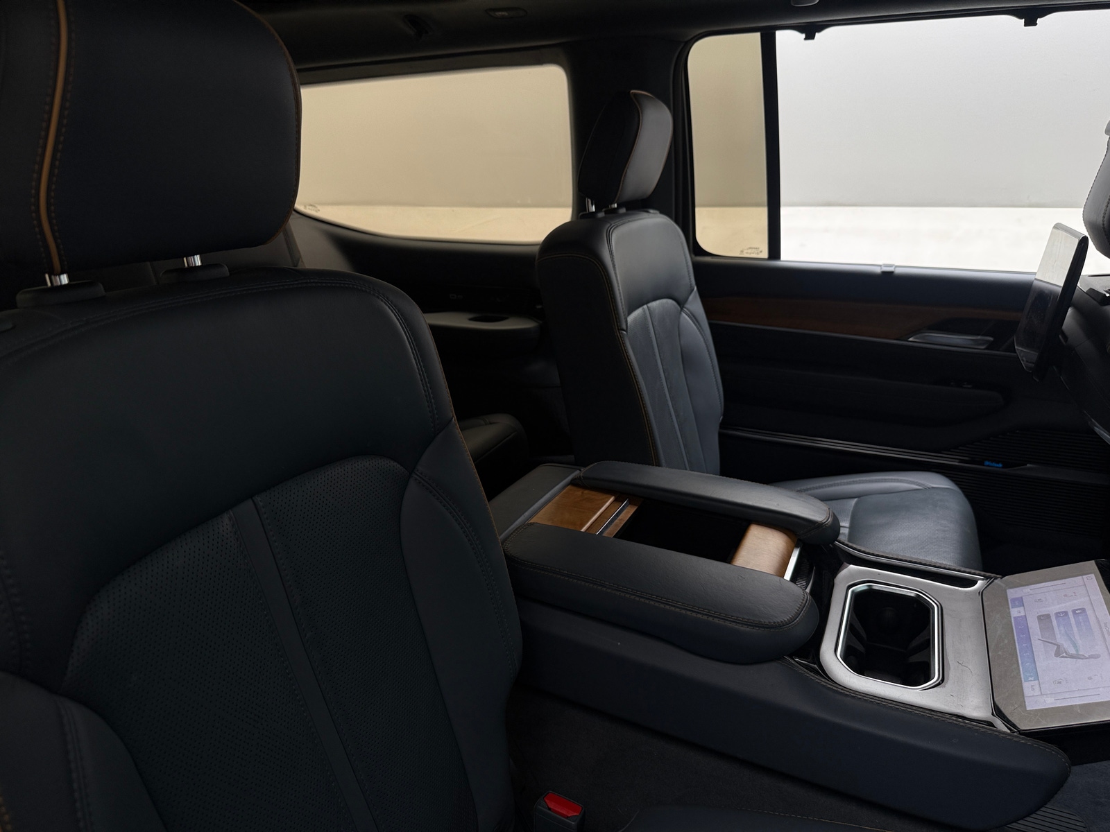 Thumbnail: 2022 Jeep Grand Wagoneer - 5