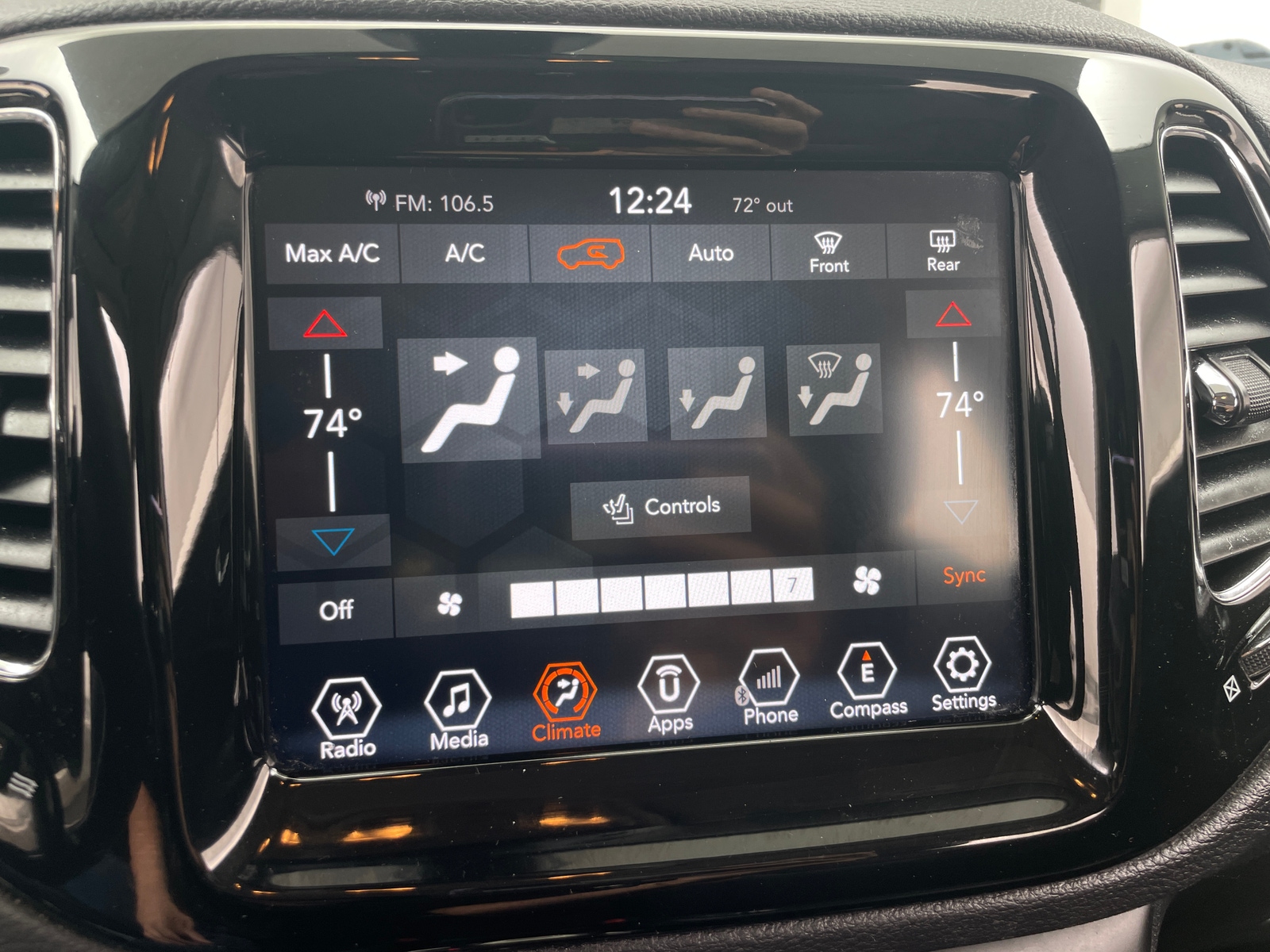 Thumbnail: 2018 Jeep Compass - 3