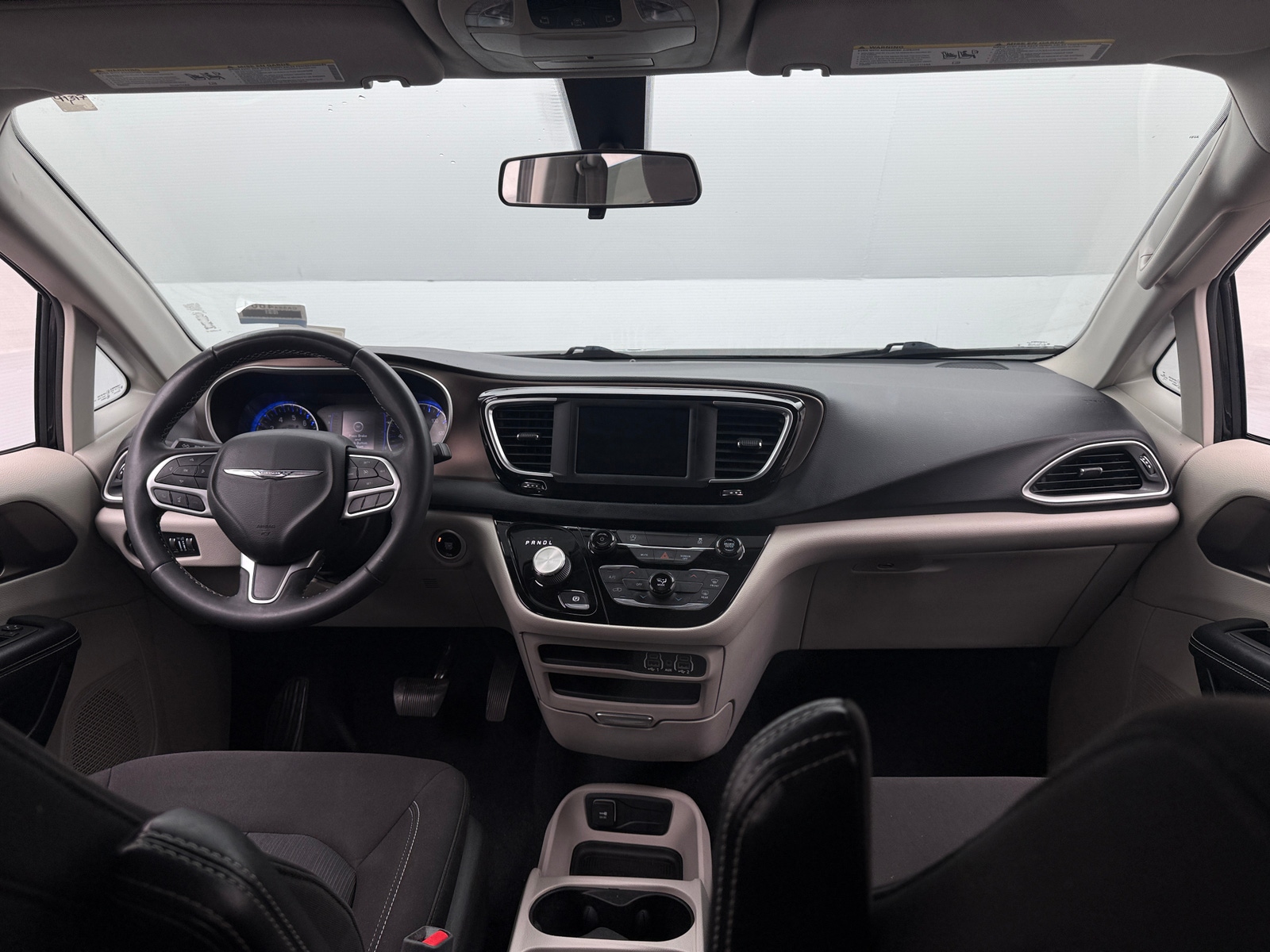 Thumbnail: 2022 Chrysler Voyager - 3