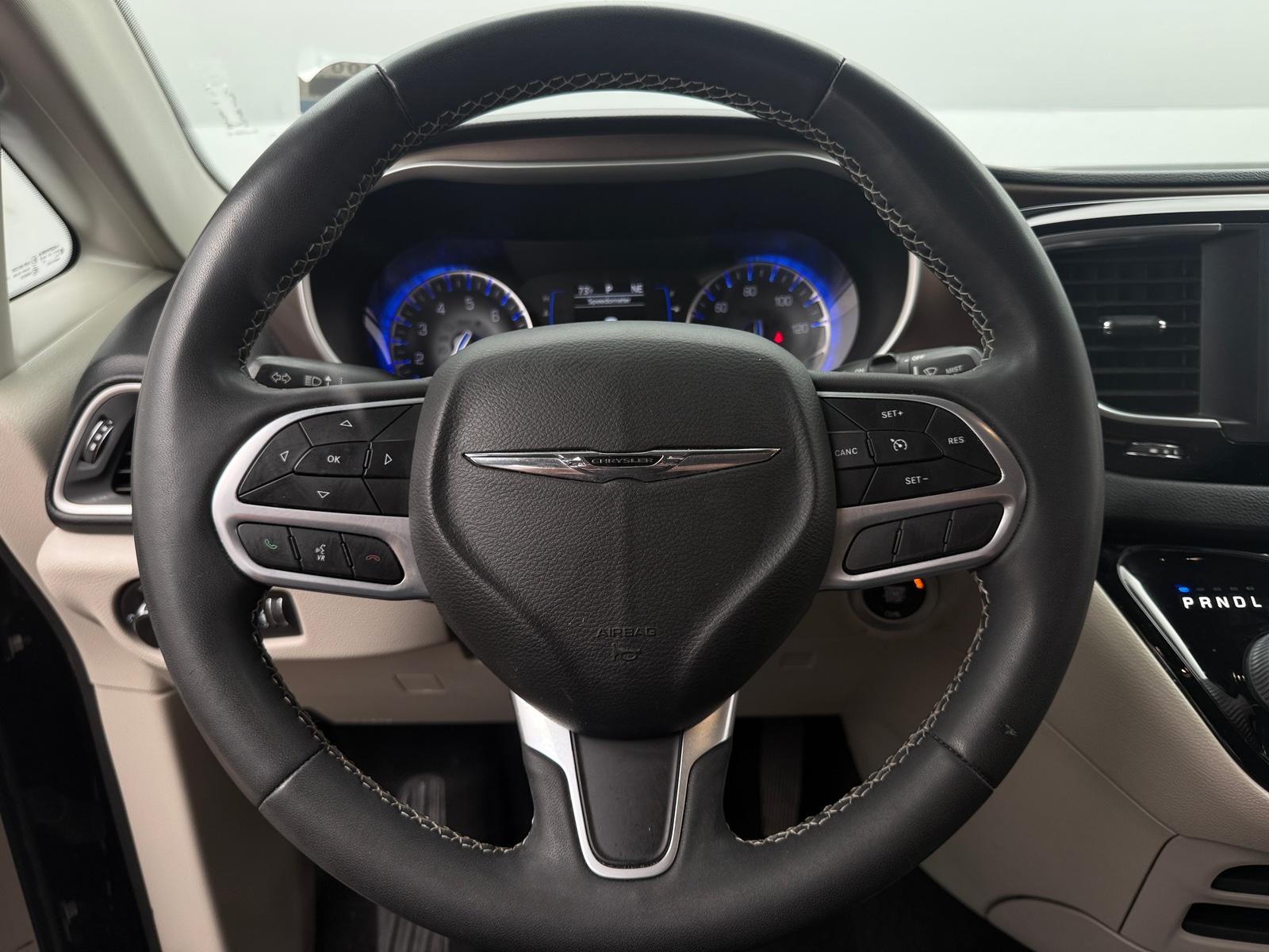 Thumbnail: 2022 Chrysler Voyager - 5