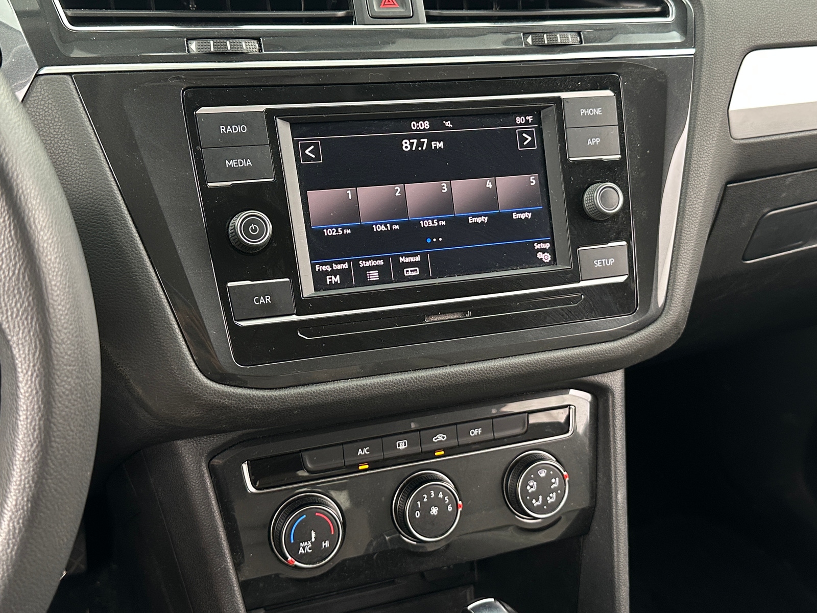 Thumbnail: 2019 Volkswagen Tiguan - 4