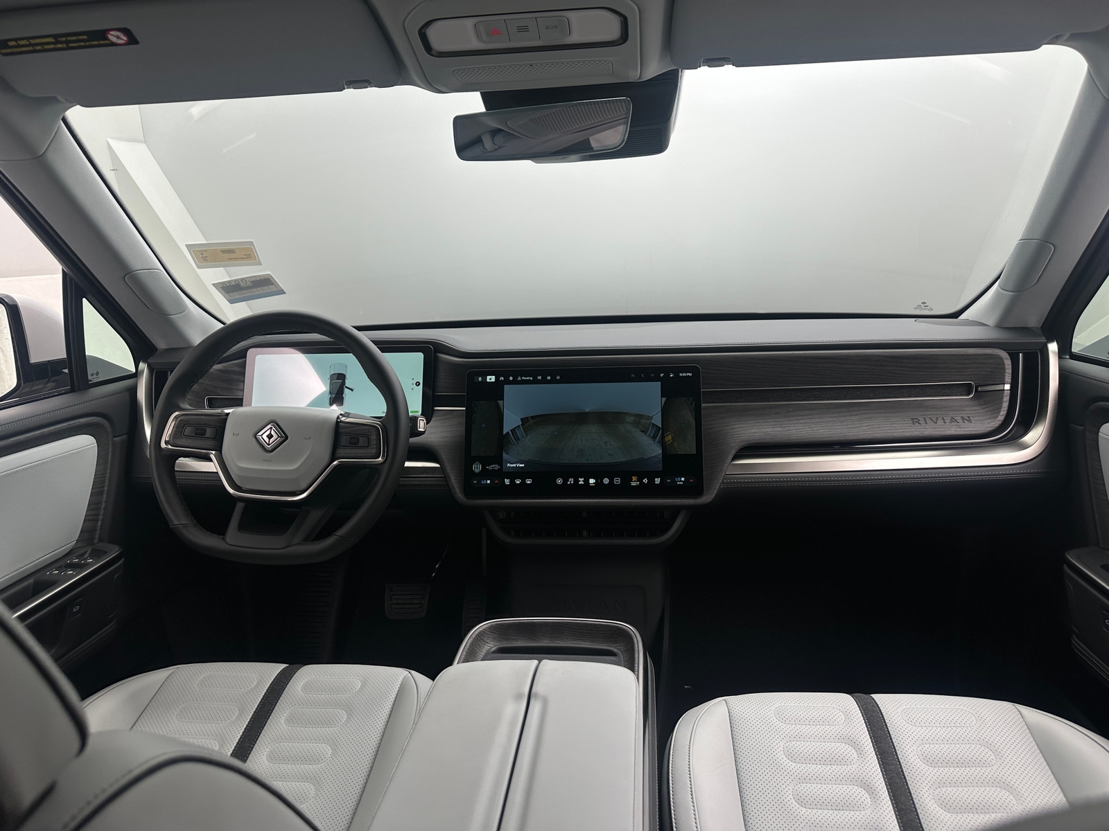 Thumbnail: 2025 Rivian R1S - 2