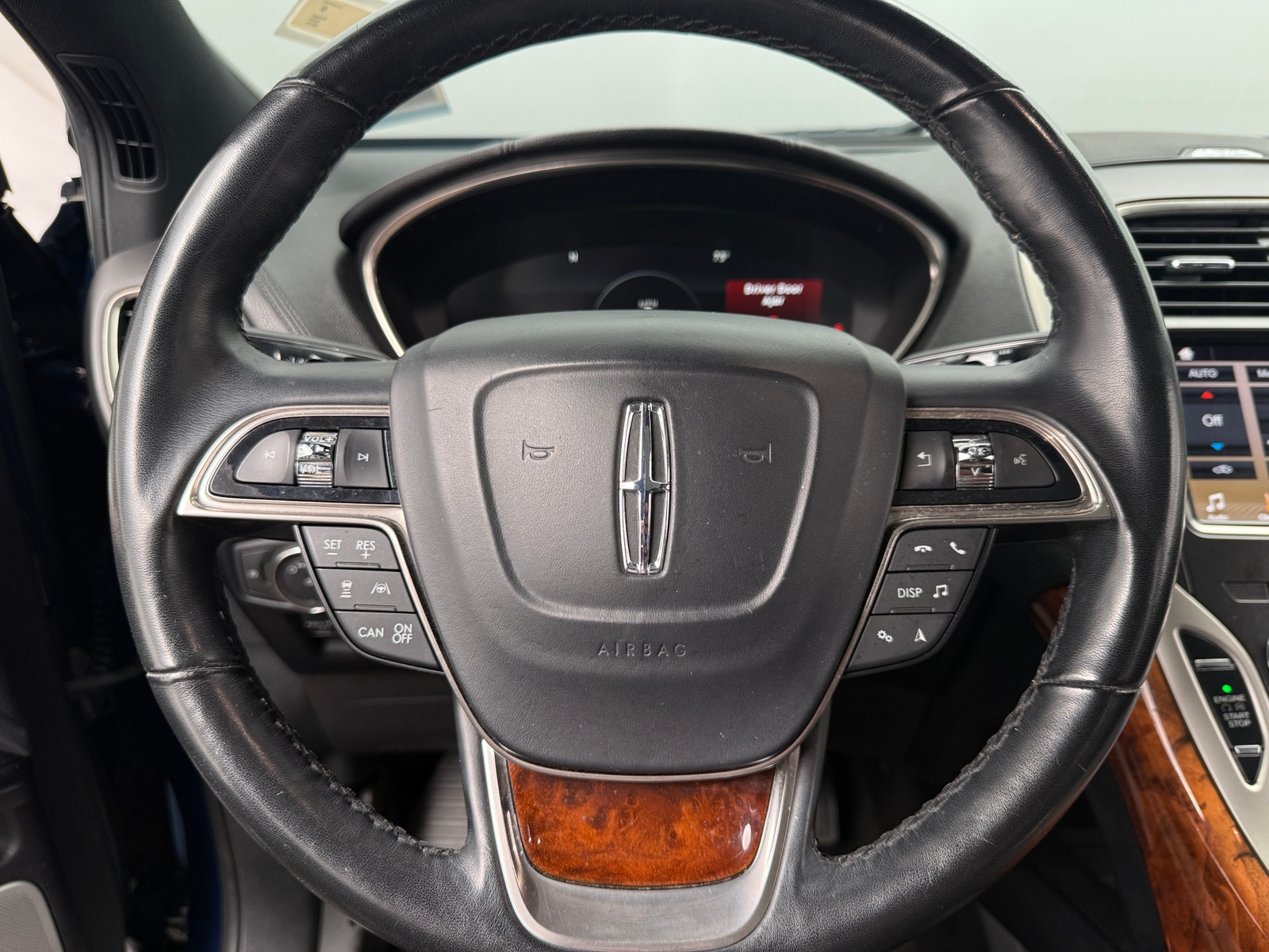 Thumbnail: 2019 Lincoln Nautilus - 4