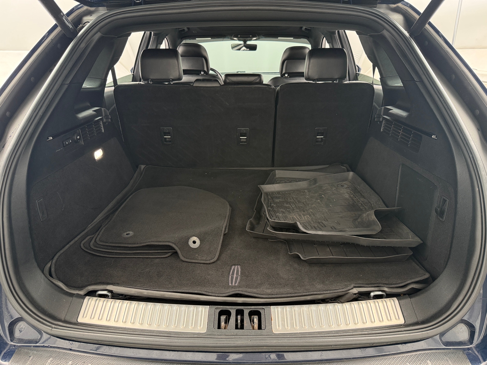 Thumbnail: 2019 Lincoln Nautilus - 6