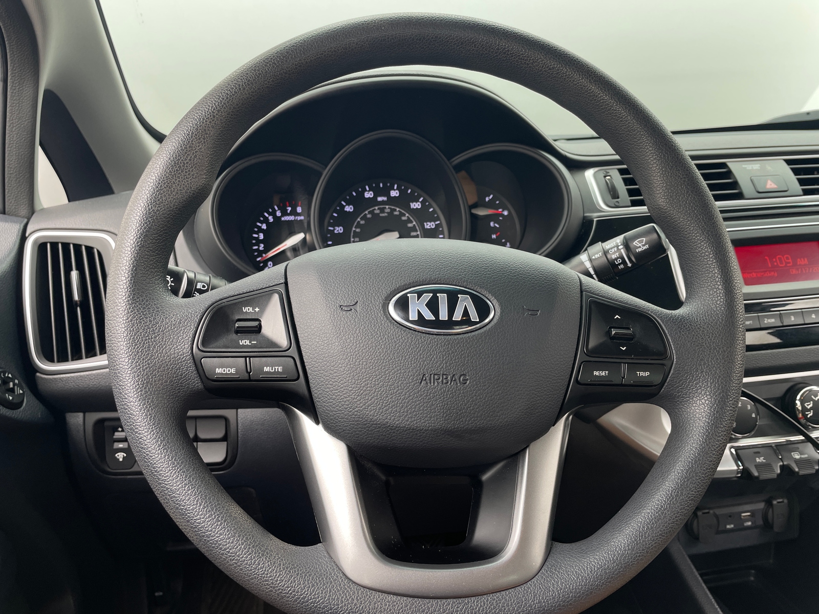Thumbnail: 2016 Kia Rio - 5