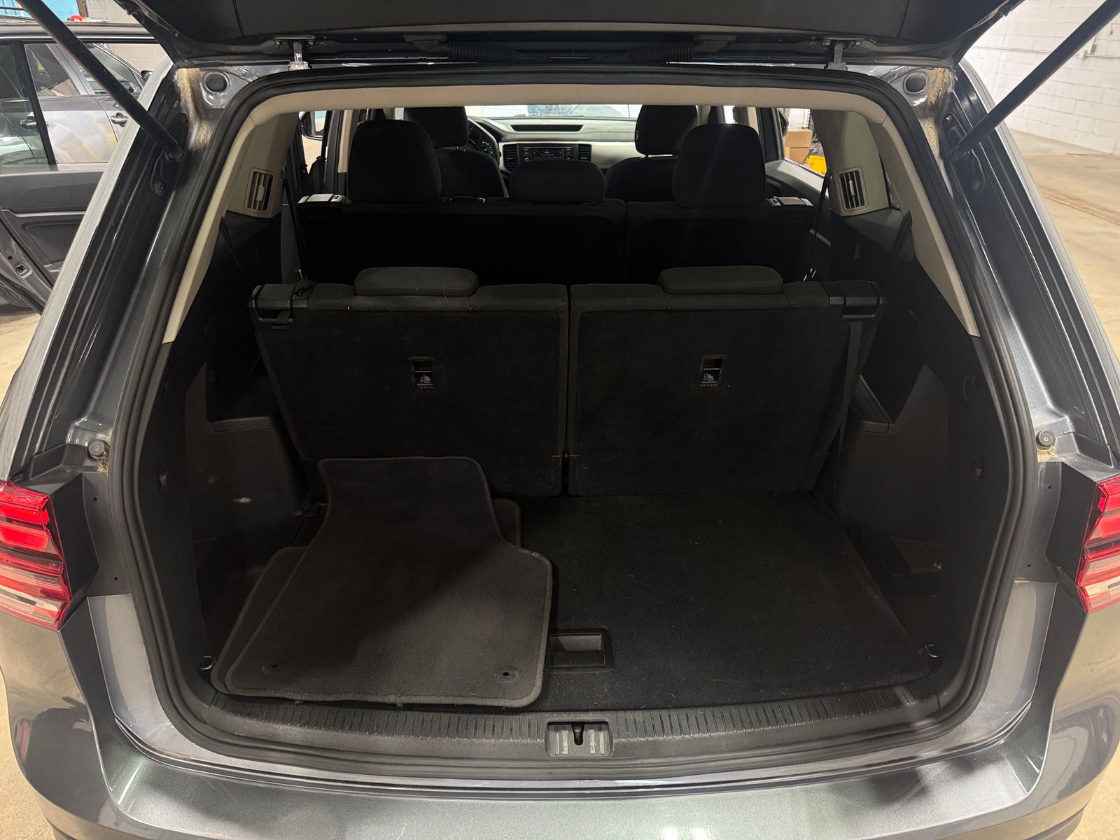 Thumbnail: 2018 Volkswagen Atlas - 7