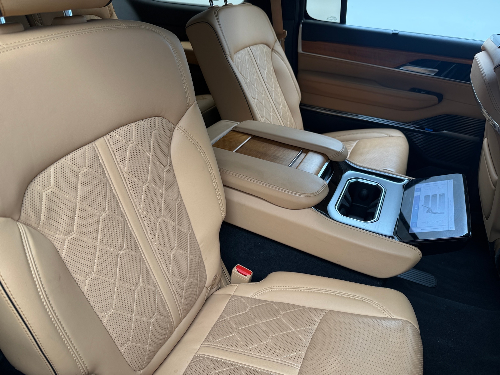Thumbnail: 2022 Jeep Grand Wagoneer - 6