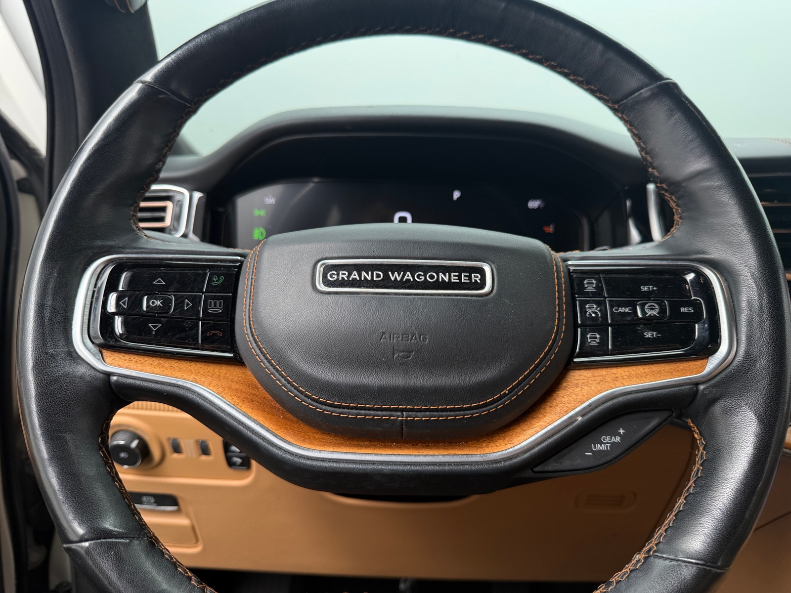 Thumbnail: 2022 Jeep Grand Wagoneer - 5