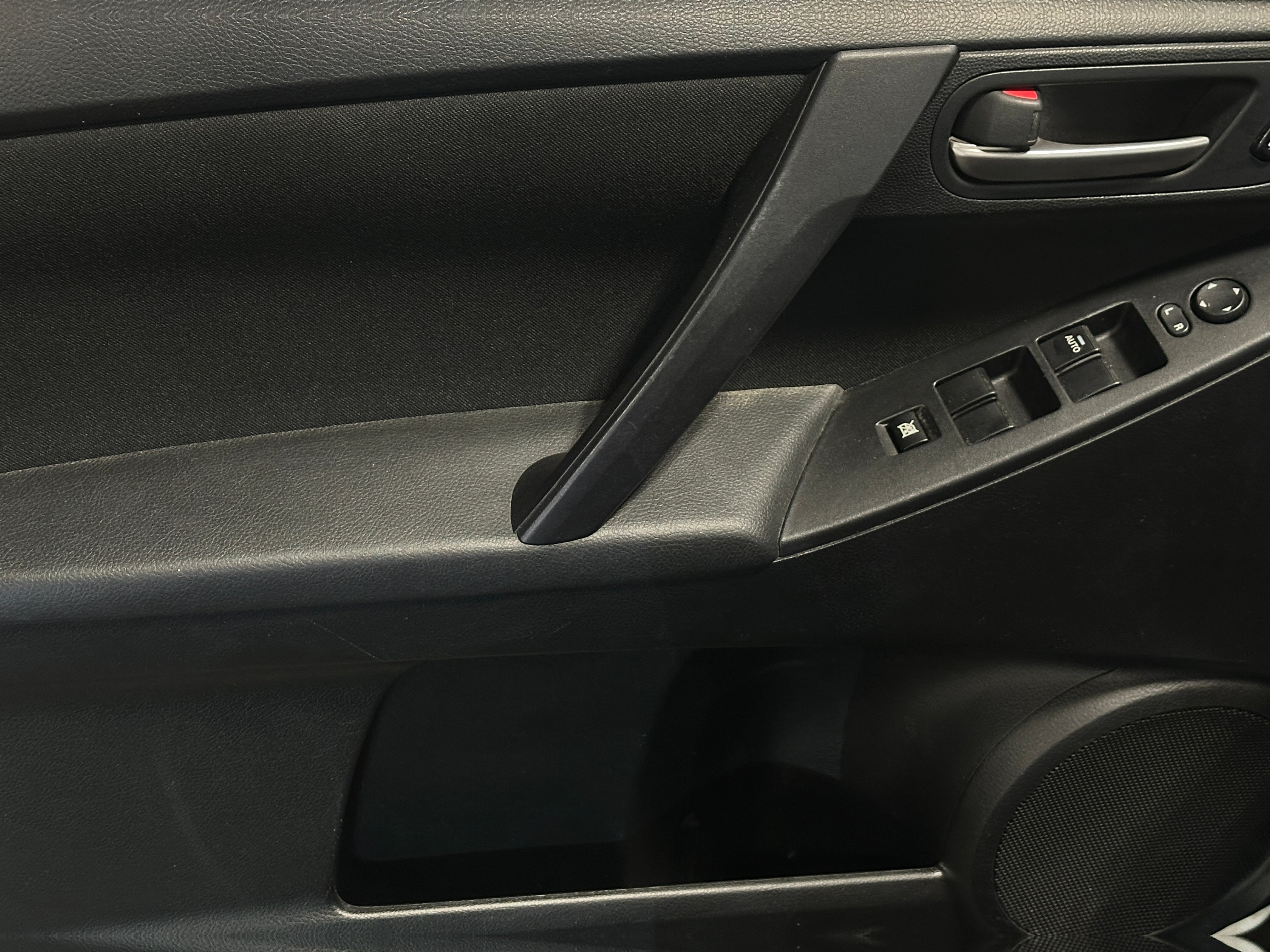 Used 2013 Mazda MAZDA3 i Touring with VIN JM1BL1L79D1810564 for sale in Auburn, WA