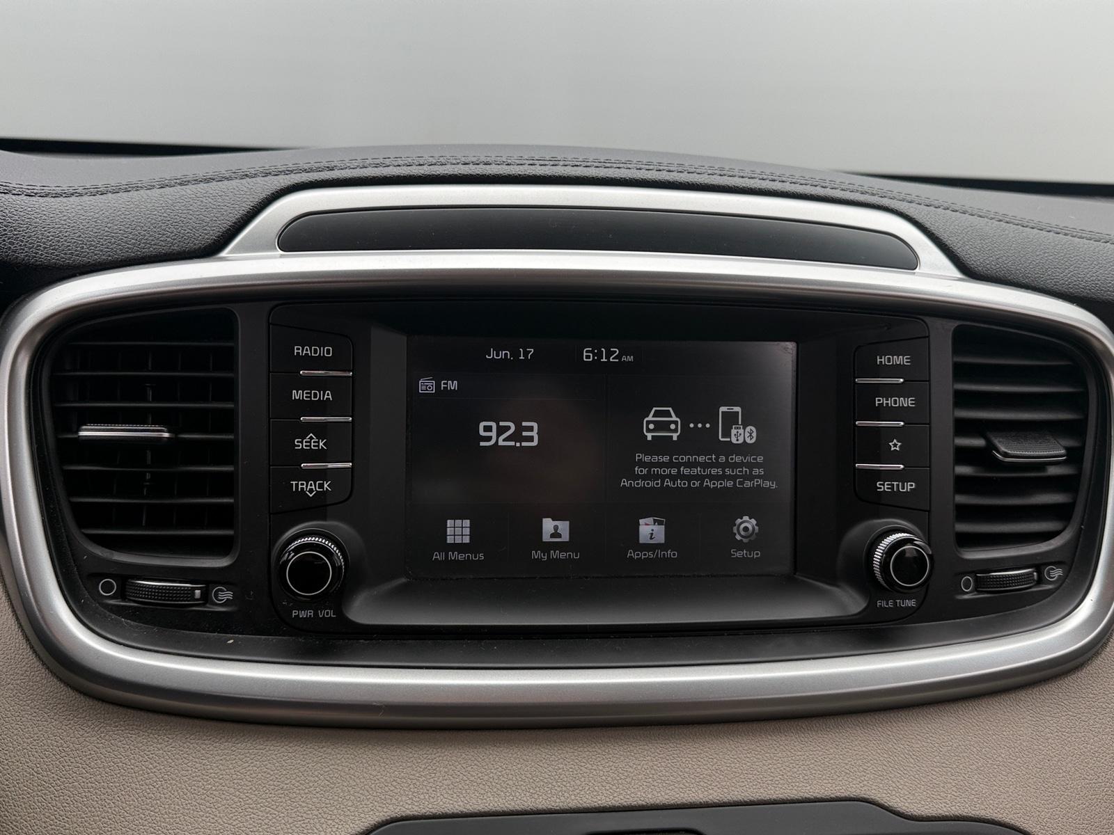 Thumbnail: 2019 Kia Sorento - 4