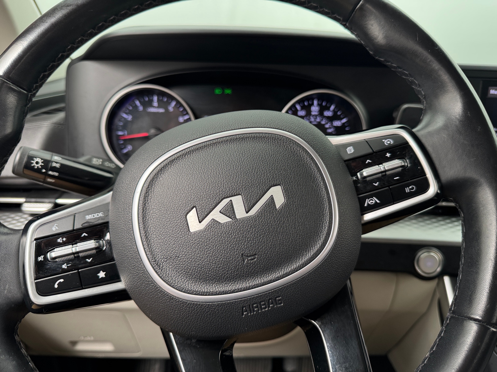Thumbnail: 2022 Kia Carnival - 4