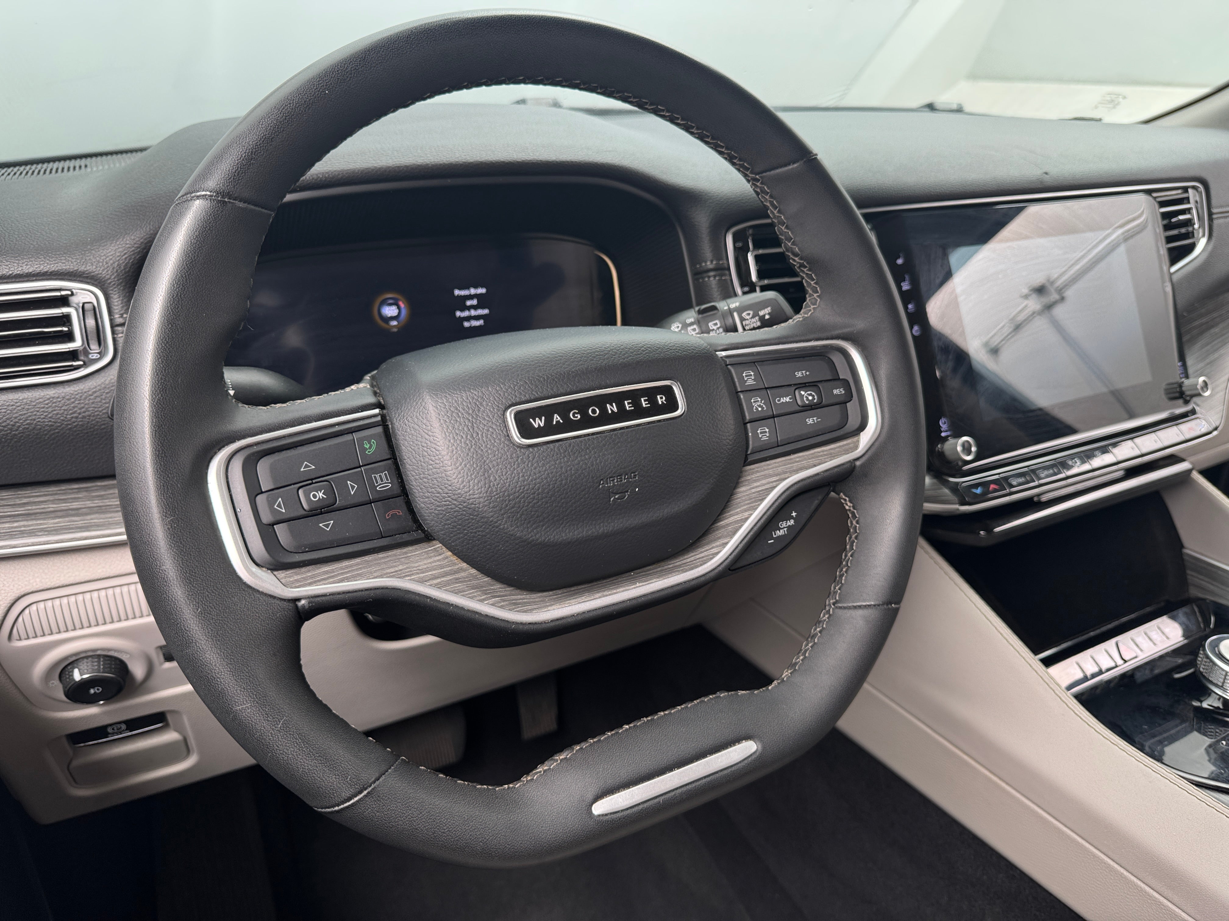 2024 Jeep Wagoneer L Series II - Photo 4