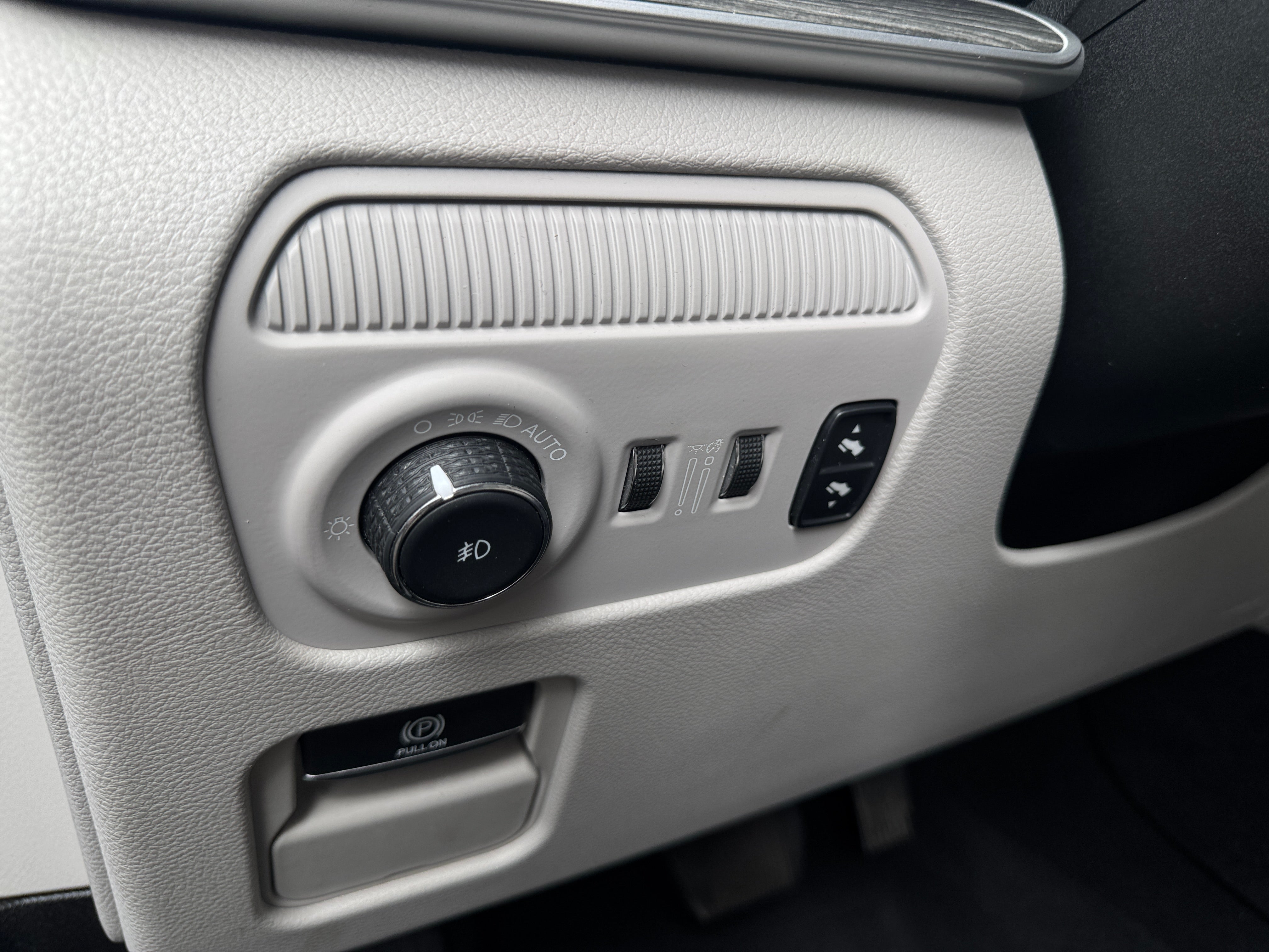 2024 Jeep Wagoneer L Series II - Photo 10