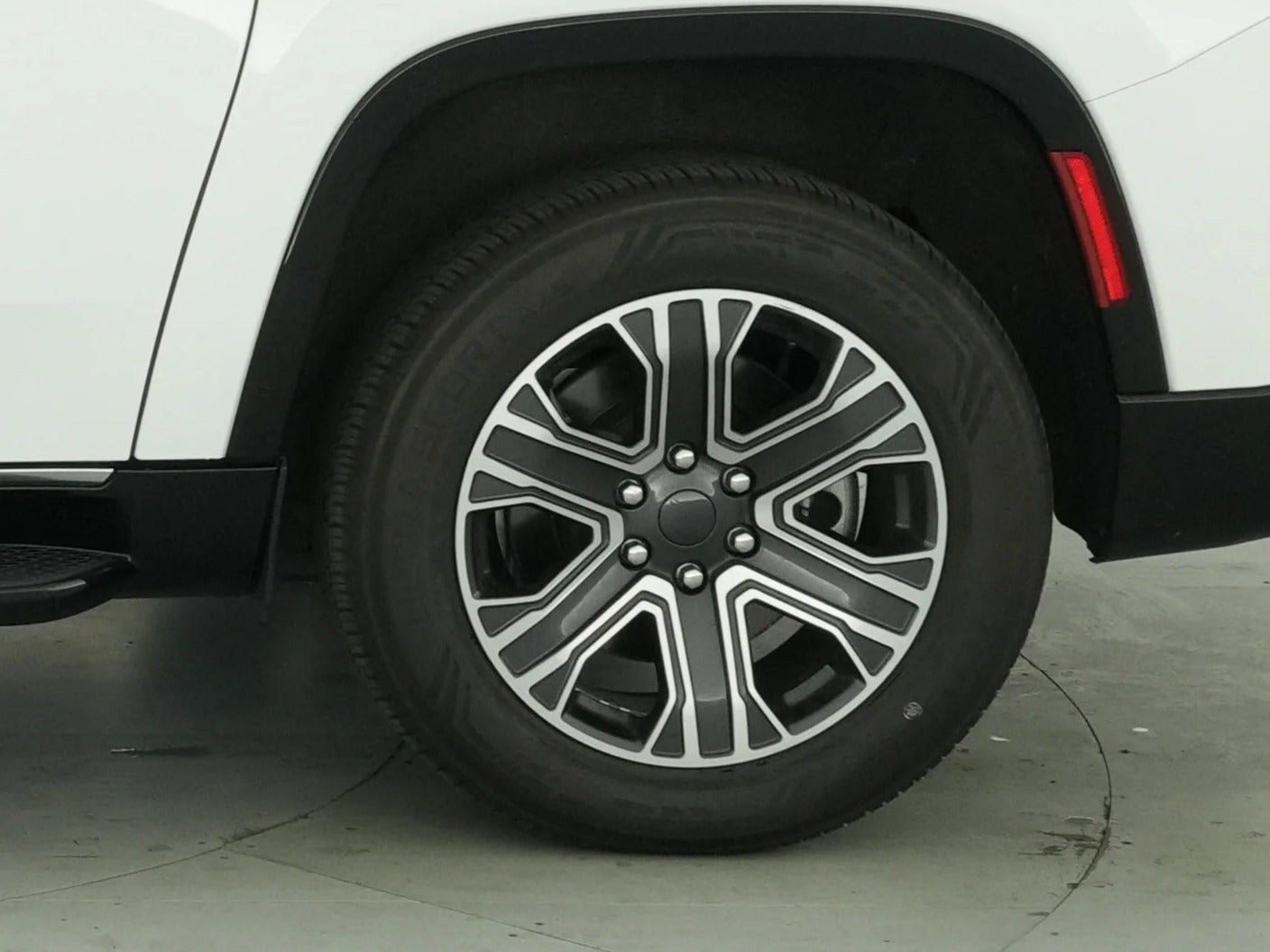 2024 Jeep Wagoneer L Series II - Photo 19
