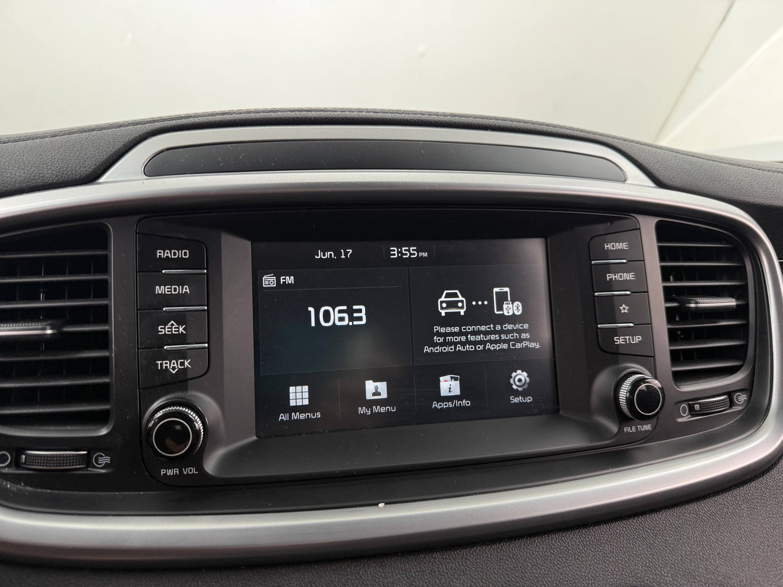 Thumbnail: 2019 Kia Sorento - 4