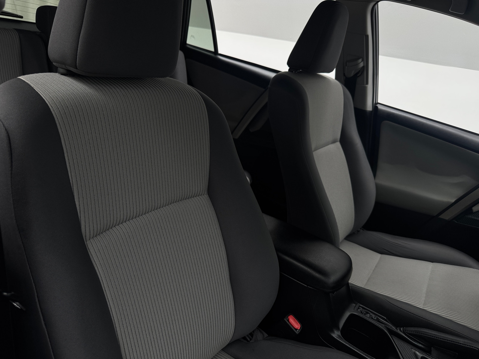 Thumbnail: 2015 Toyota RAV4 - 2