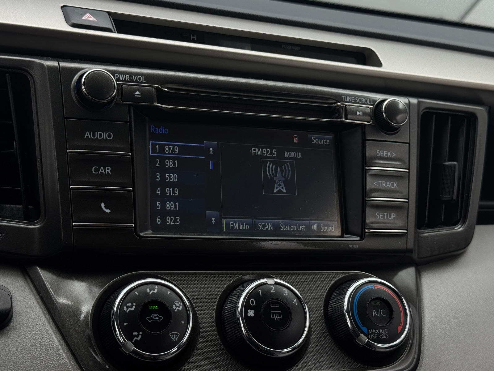 Thumbnail: 2015 Toyota RAV4 - 4