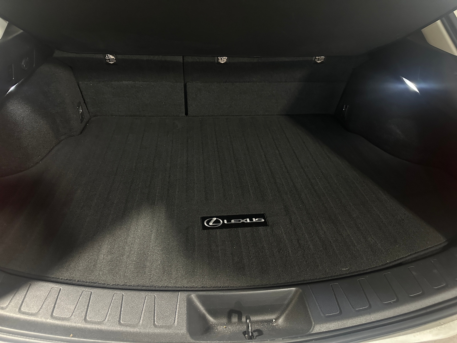 Thumbnail: 2020 Lexus UX - 6
