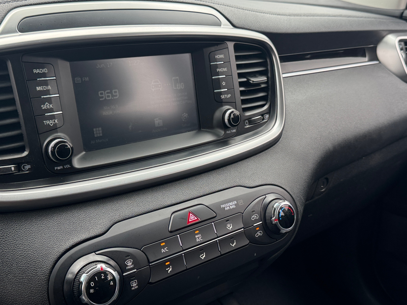 Thumbnail: 2020 Kia Sorento - 4