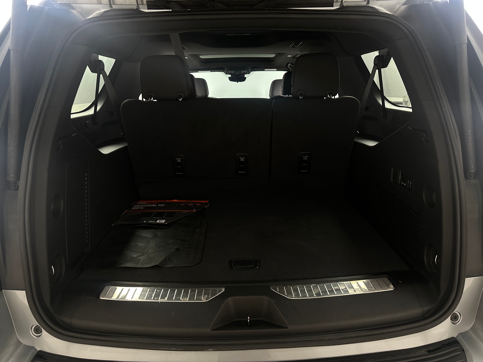 Thumbnail: 2023 Chevrolet Suburban - 6