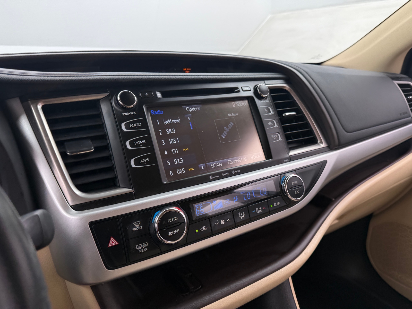Thumbnail: 2019 Toyota Highlander - 4