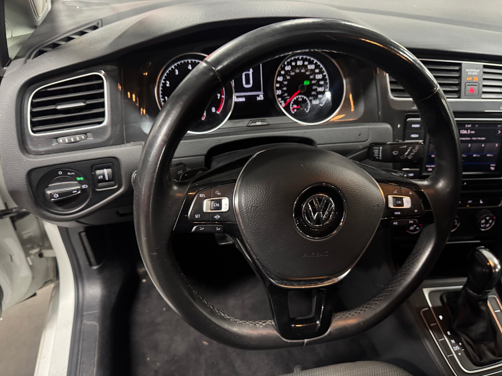 Thumbnail: 2019 Volkswagen e-Golf - 5