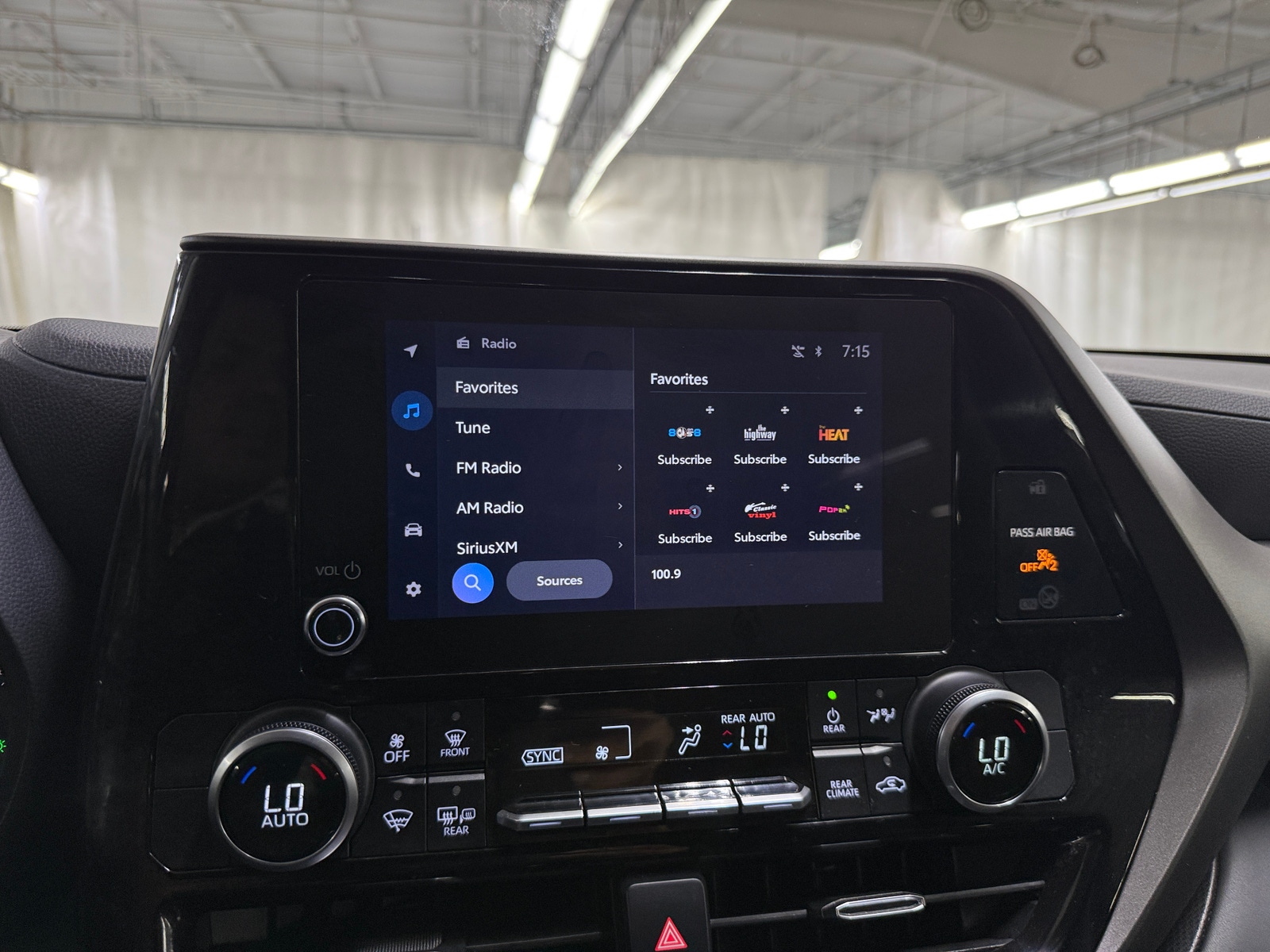 Thumbnail: 2023 Toyota Highlander - 4