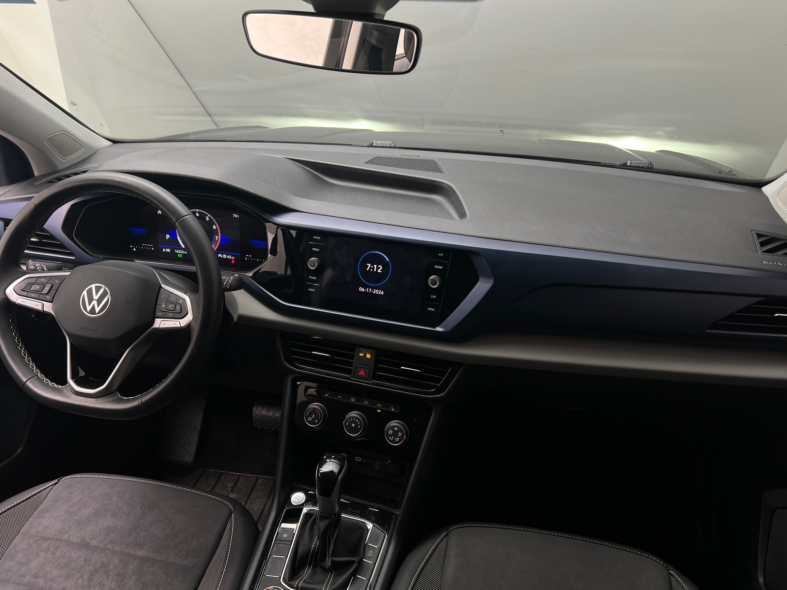 Thumbnail: 2023 Volkswagen Taos - 3