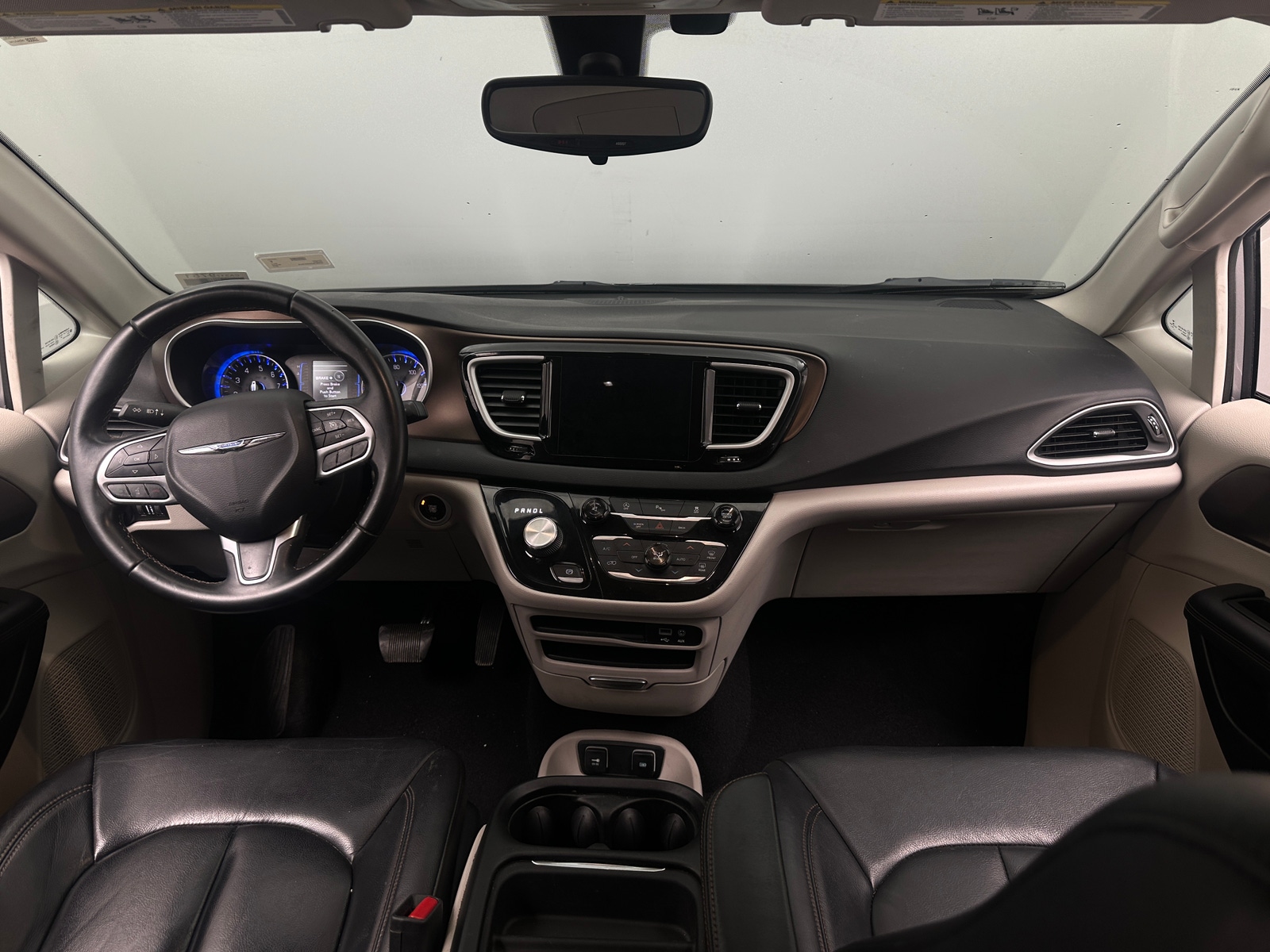 Thumbnail: 2017 Chrysler Pacifica - 3