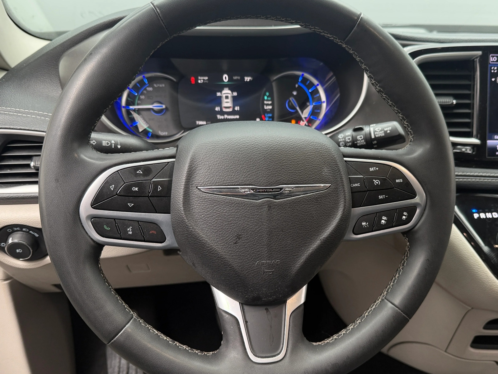 Thumbnail: 2023 Chrysler Pacifica - 4