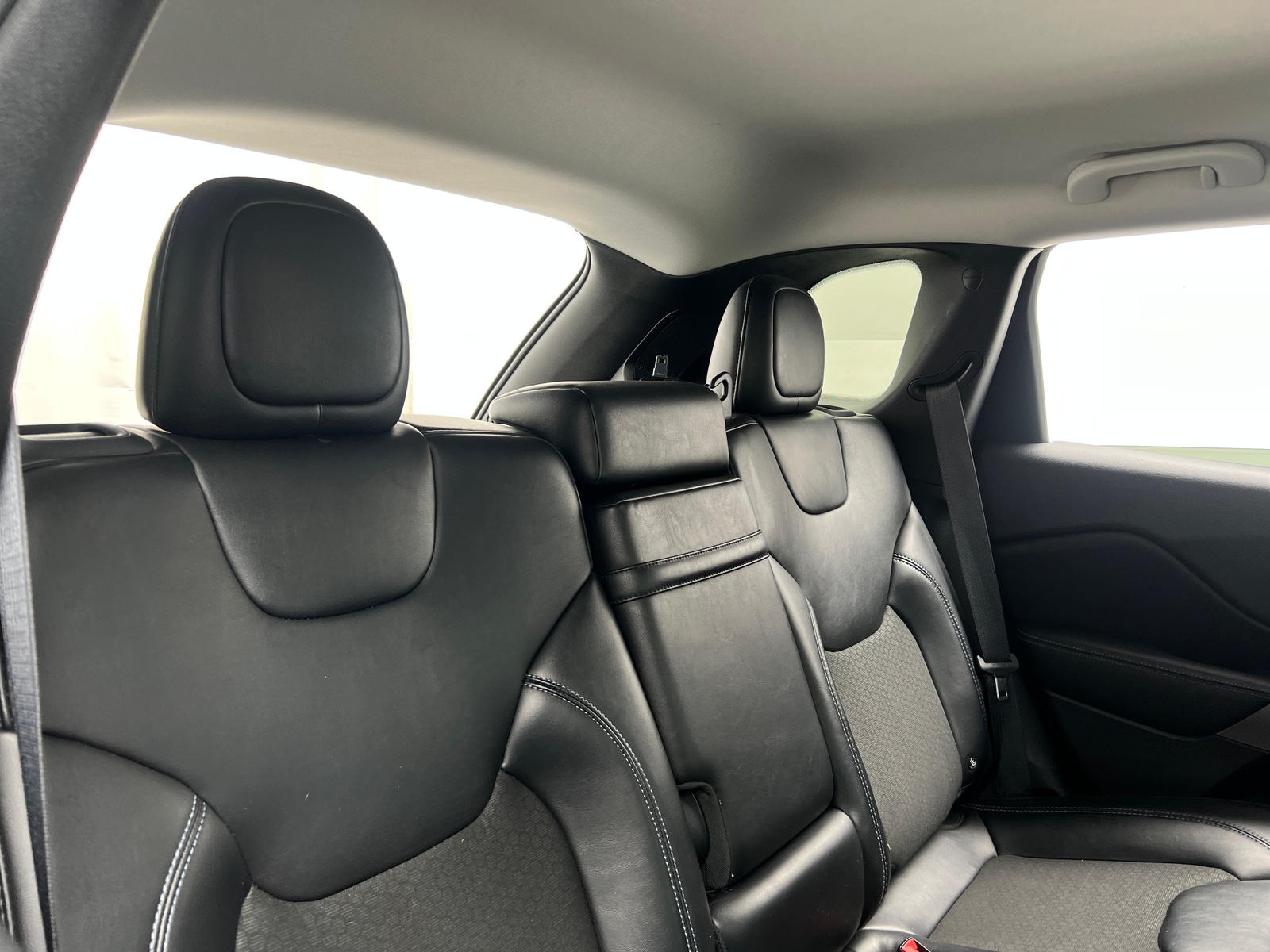 Thumbnail: 2019 Jeep Cherokee - 6