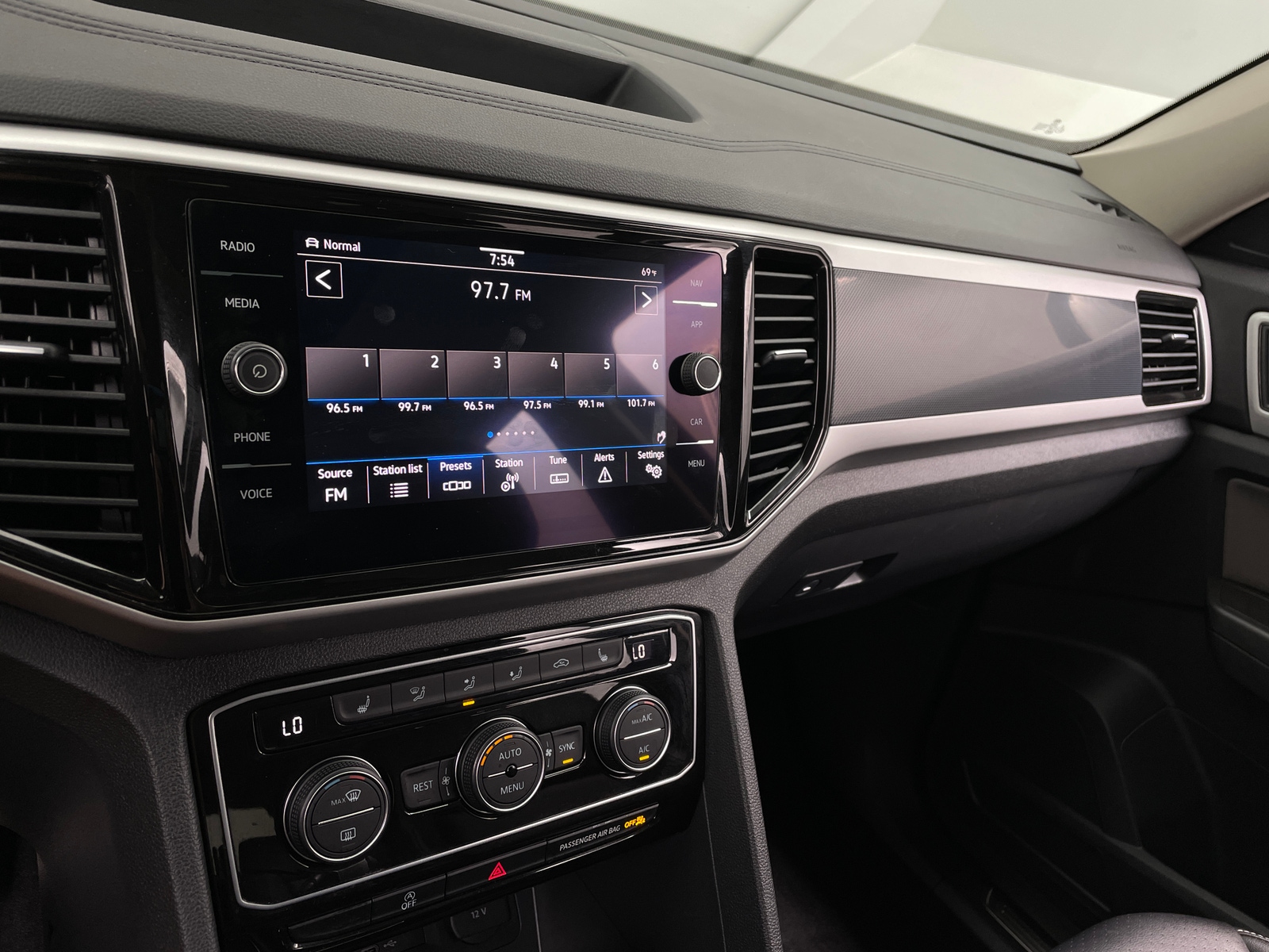 Thumbnail: 2022 Volkswagen Atlas - 3