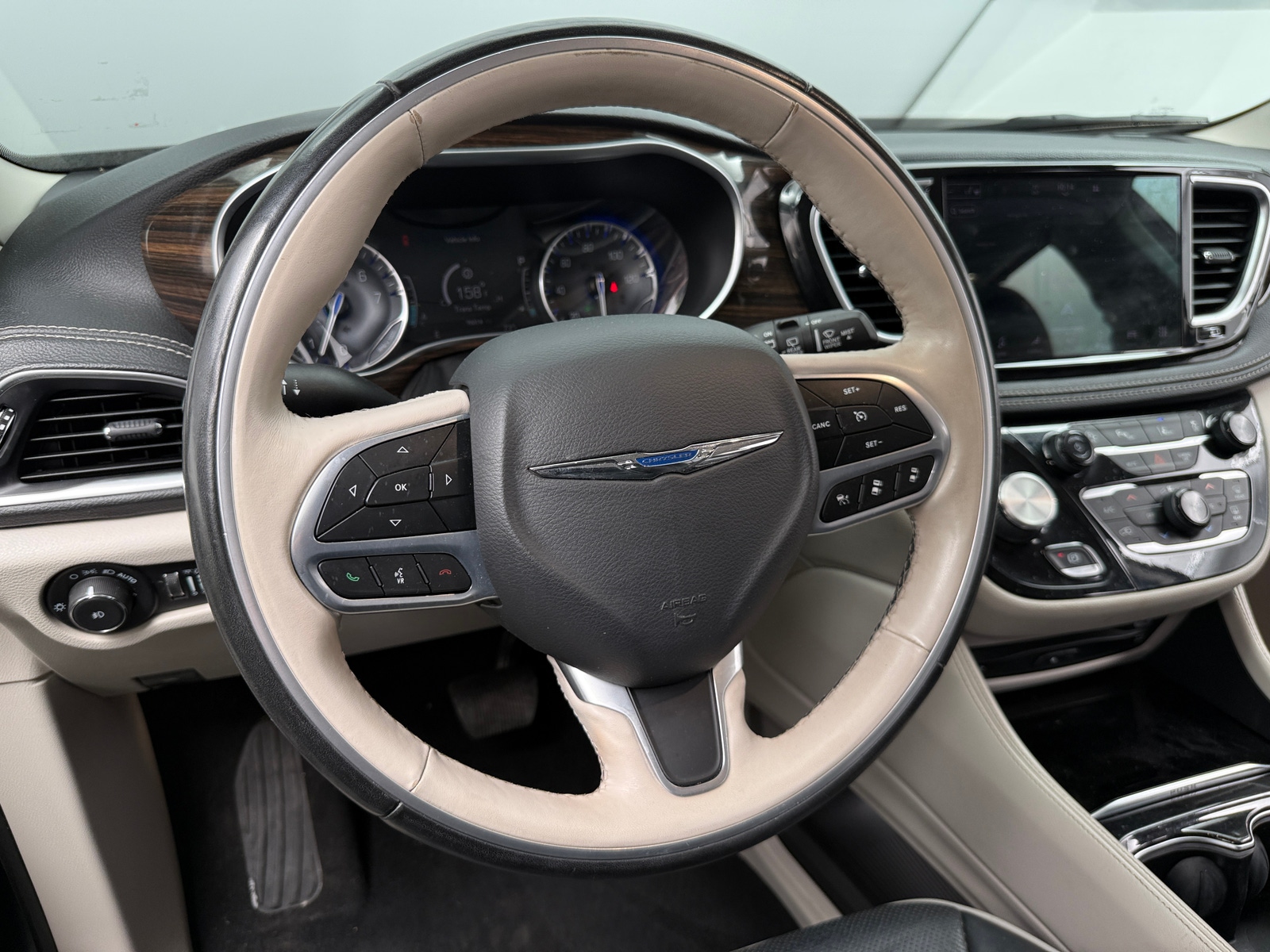 Thumbnail: 2021 Chrysler Pacifica - 4