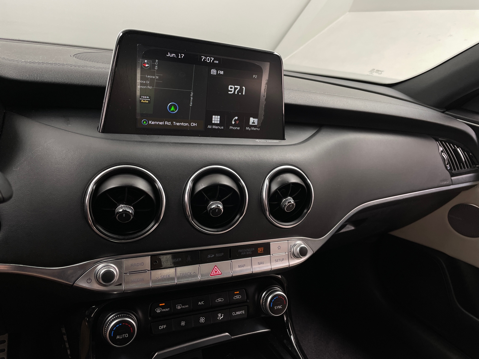 Thumbnail: 2019 Kia Stinger - 3