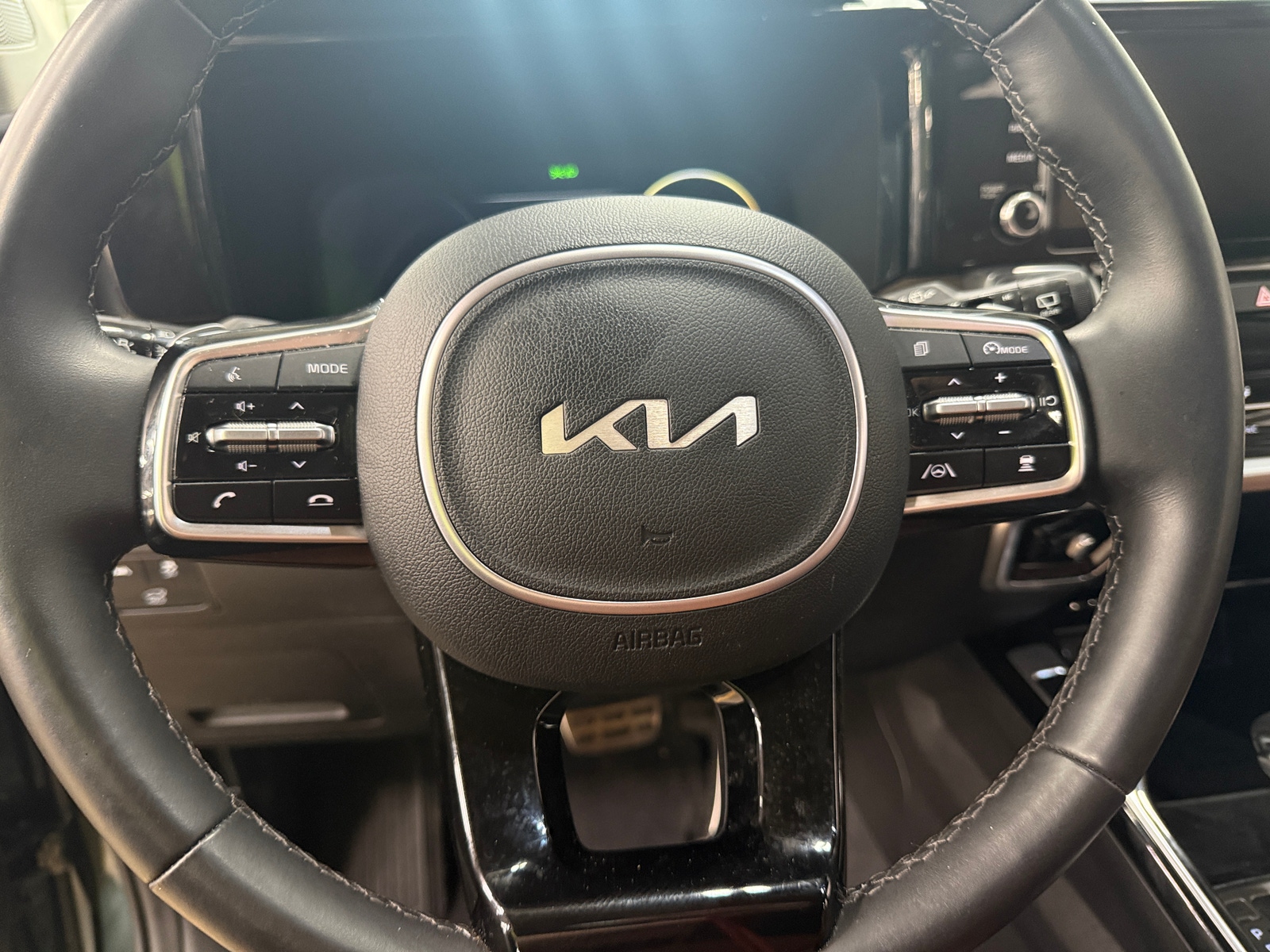 Thumbnail: 2023 Kia Sorento - 4