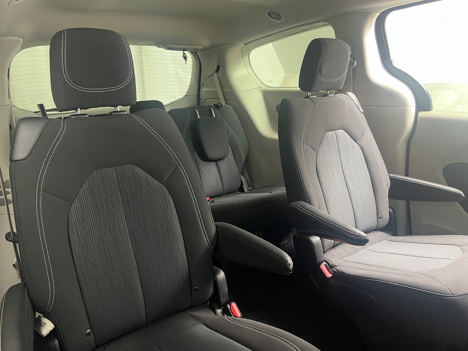 Thumbnail: 2022 Chrysler Voyager - 6