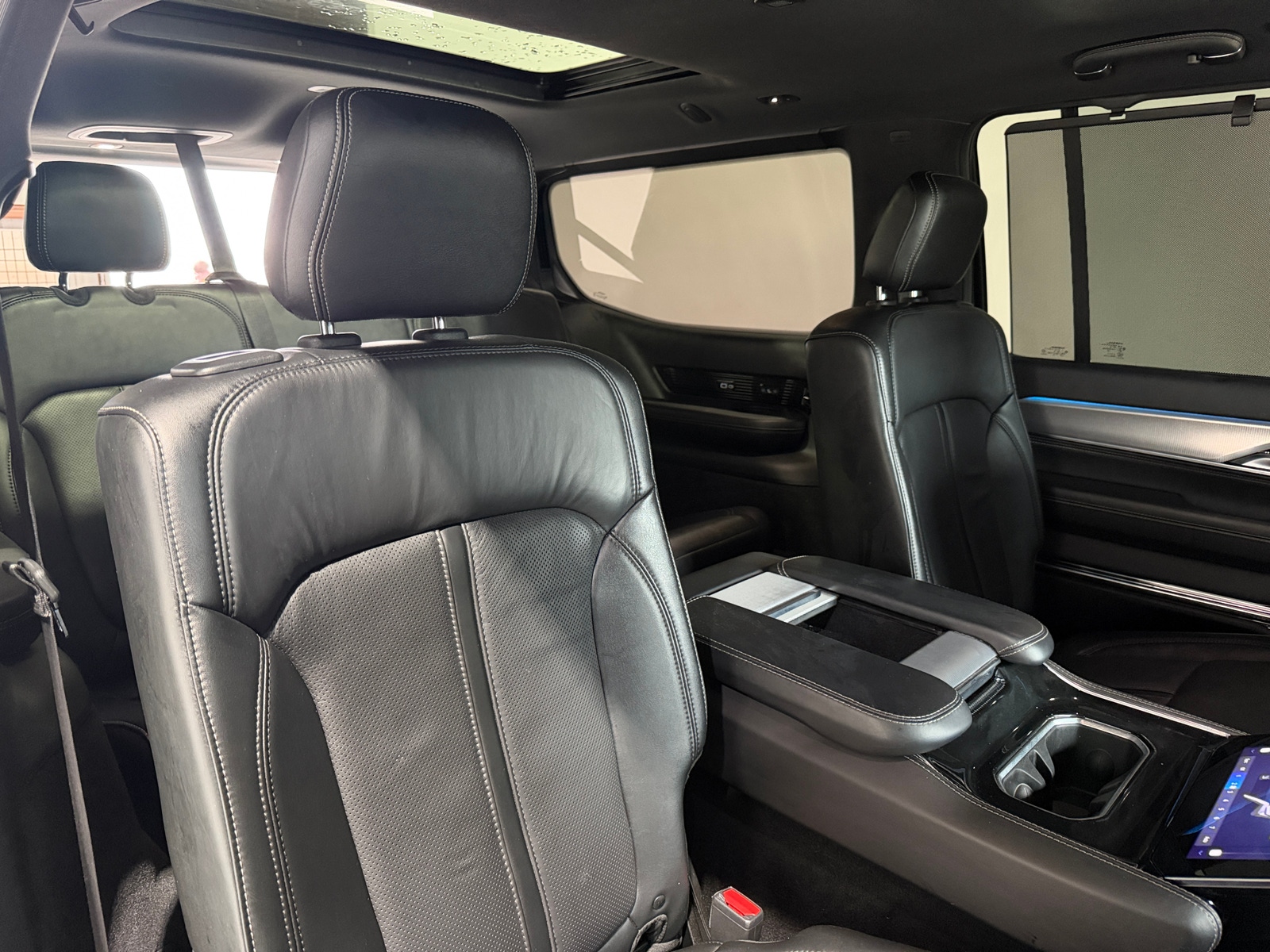 Thumbnail: 2023 Jeep Grand Wagoneer - 5
