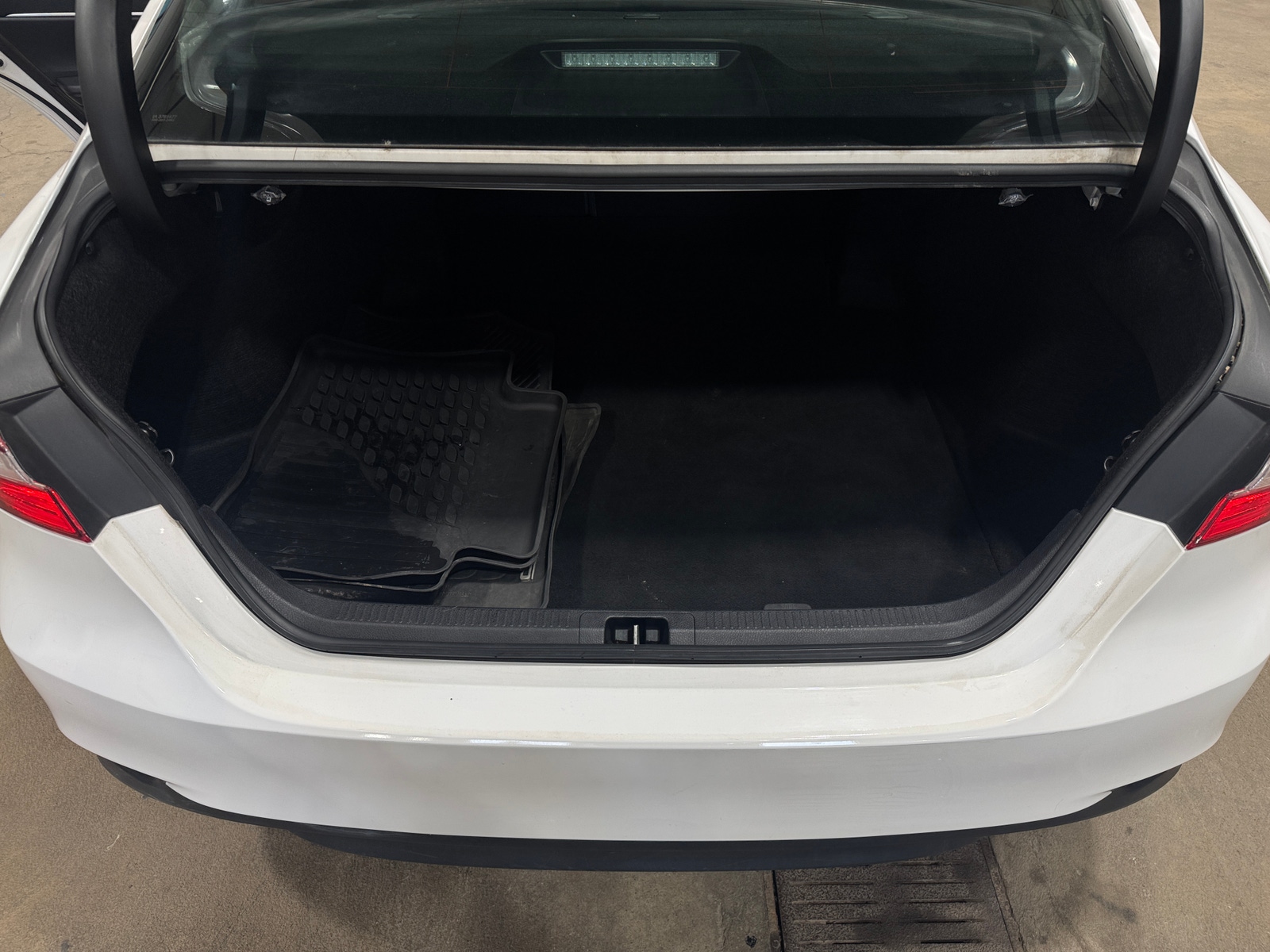 Thumbnail: 2019 Toyota Camry - 7