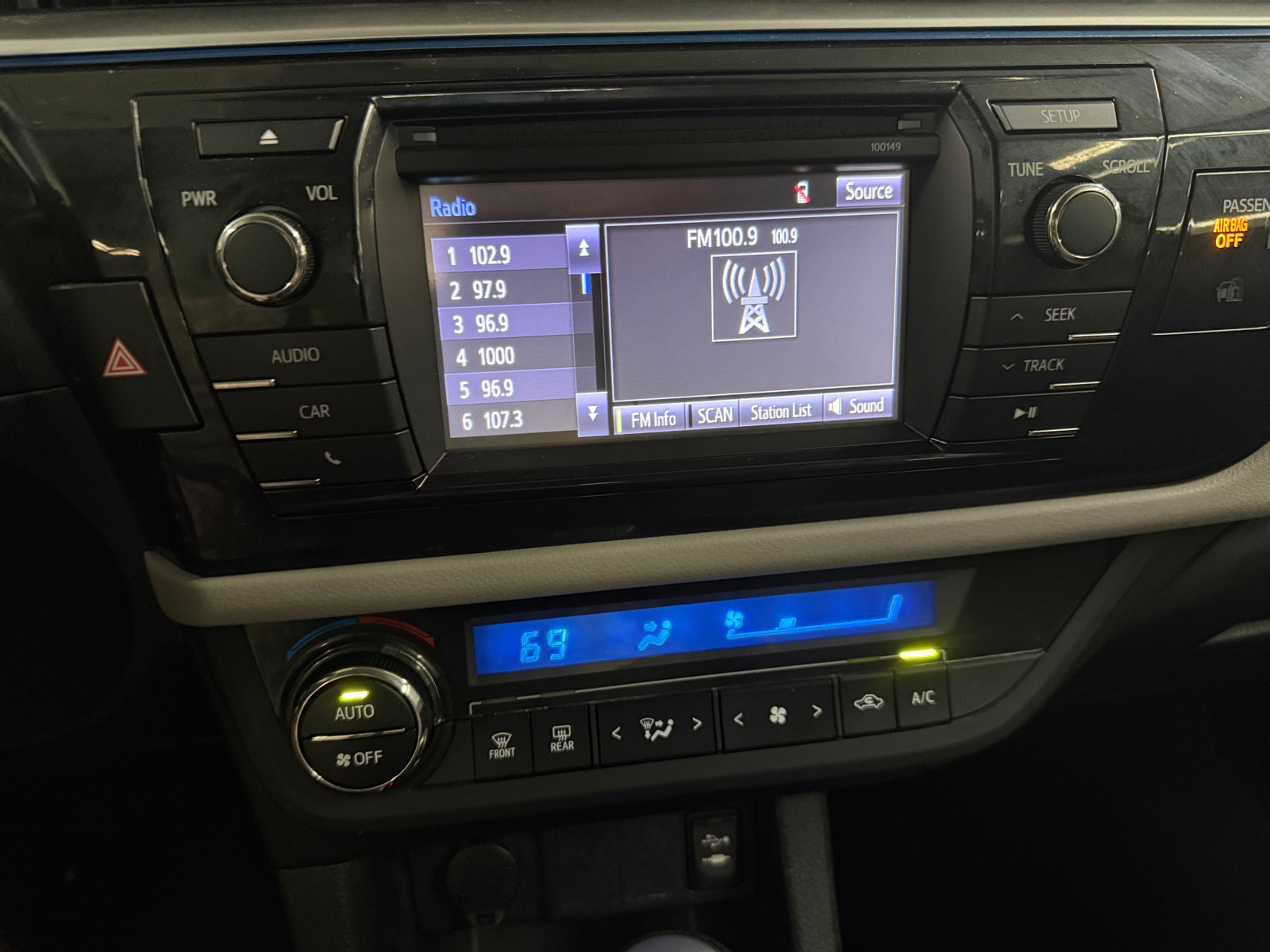 Thumbnail: 2014 Toyota Corolla - 4