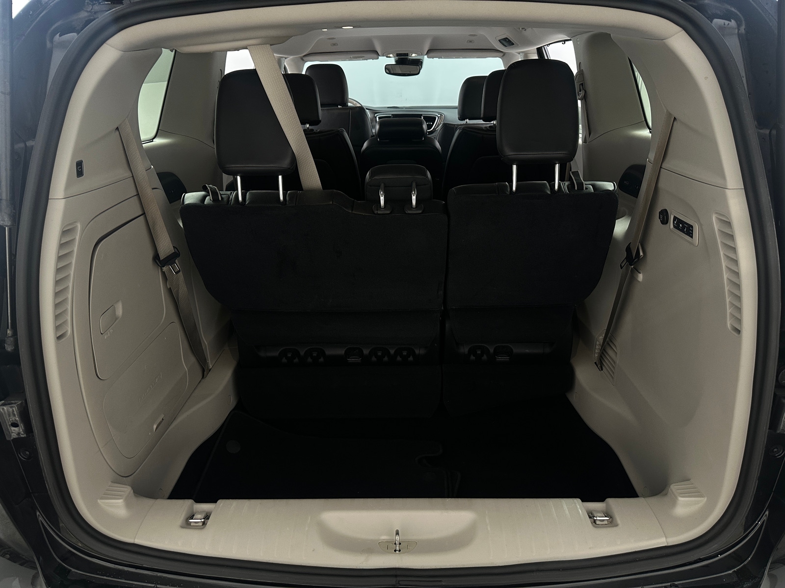 Thumbnail: 2019 Chrysler Pacifica - 6