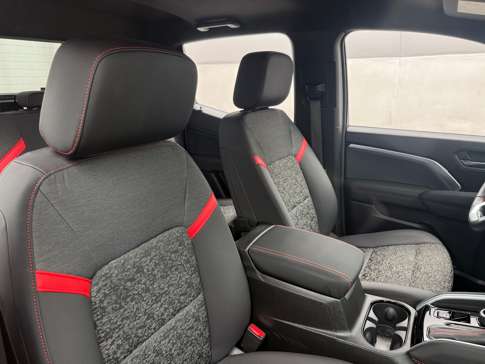 Thumbnail: 2023 Chevrolet Colorado - 2