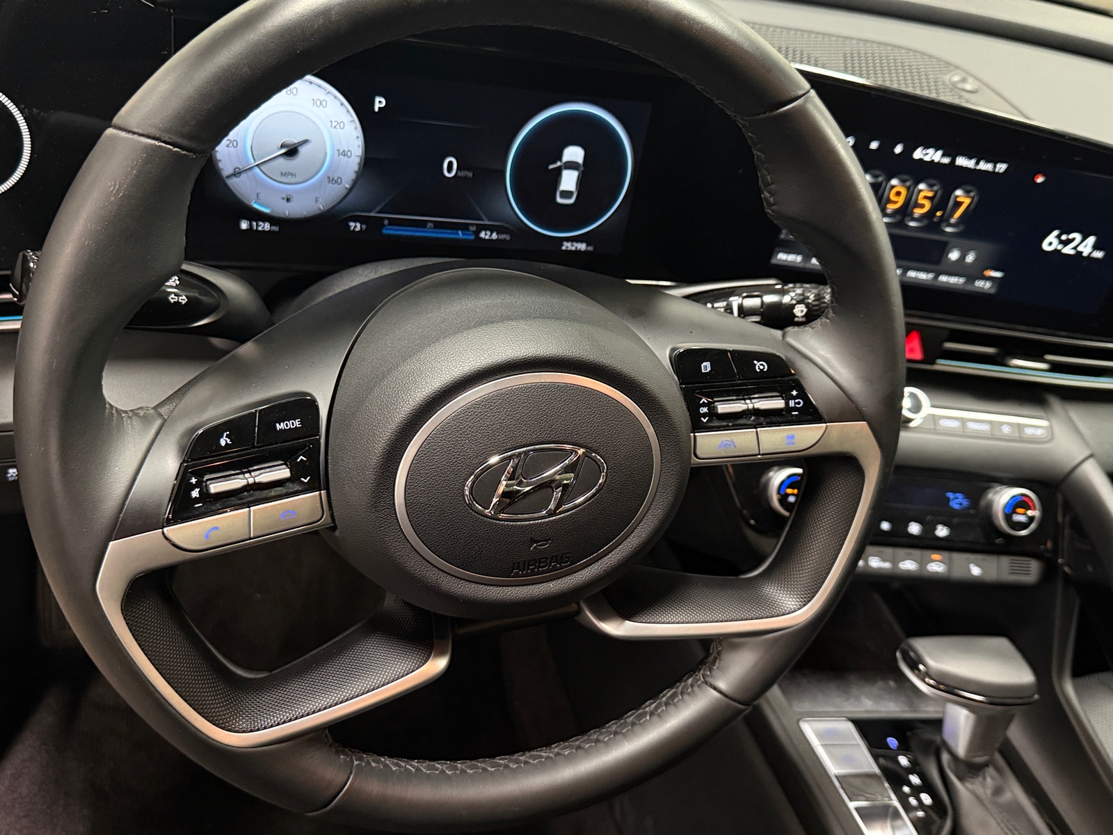 Thumbnail: 2022 Hyundai Elantra - 4