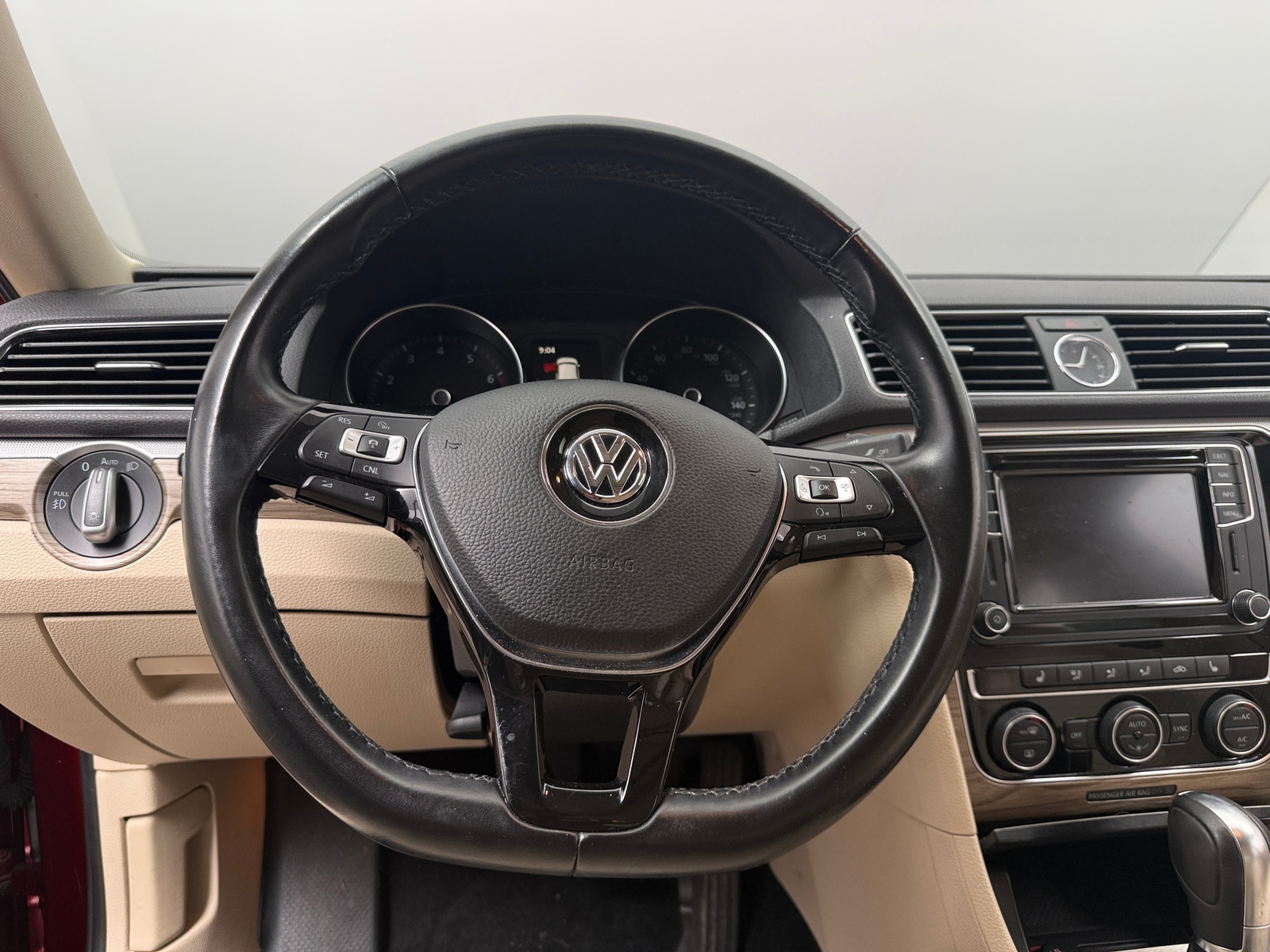 Thumbnail: 2017 Volkswagen Passat - 4