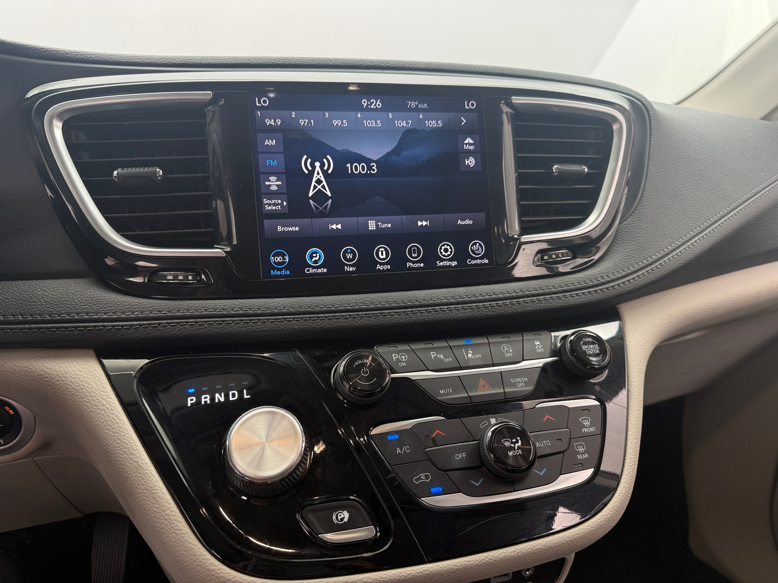 Thumbnail: 2020 Chrysler Pacifica - 3