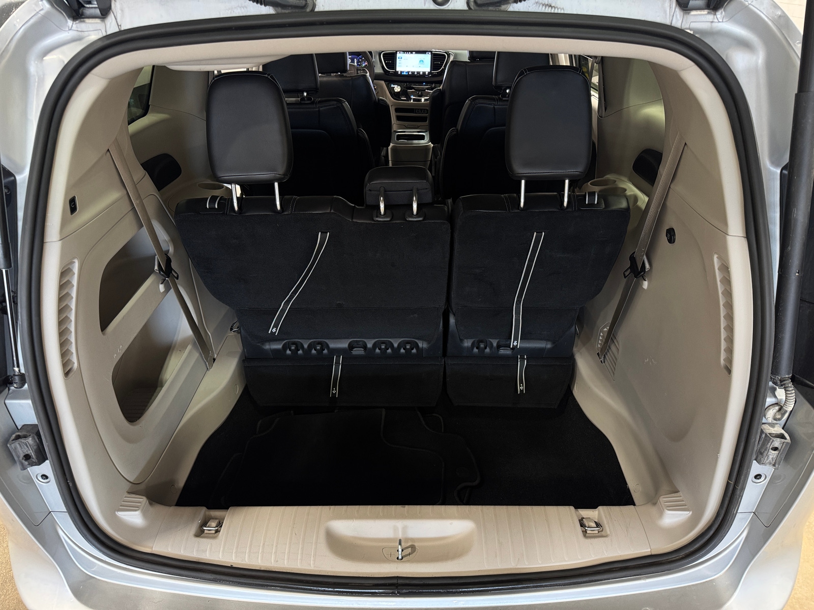Thumbnail: 2024 Chrysler Pacifica - 6