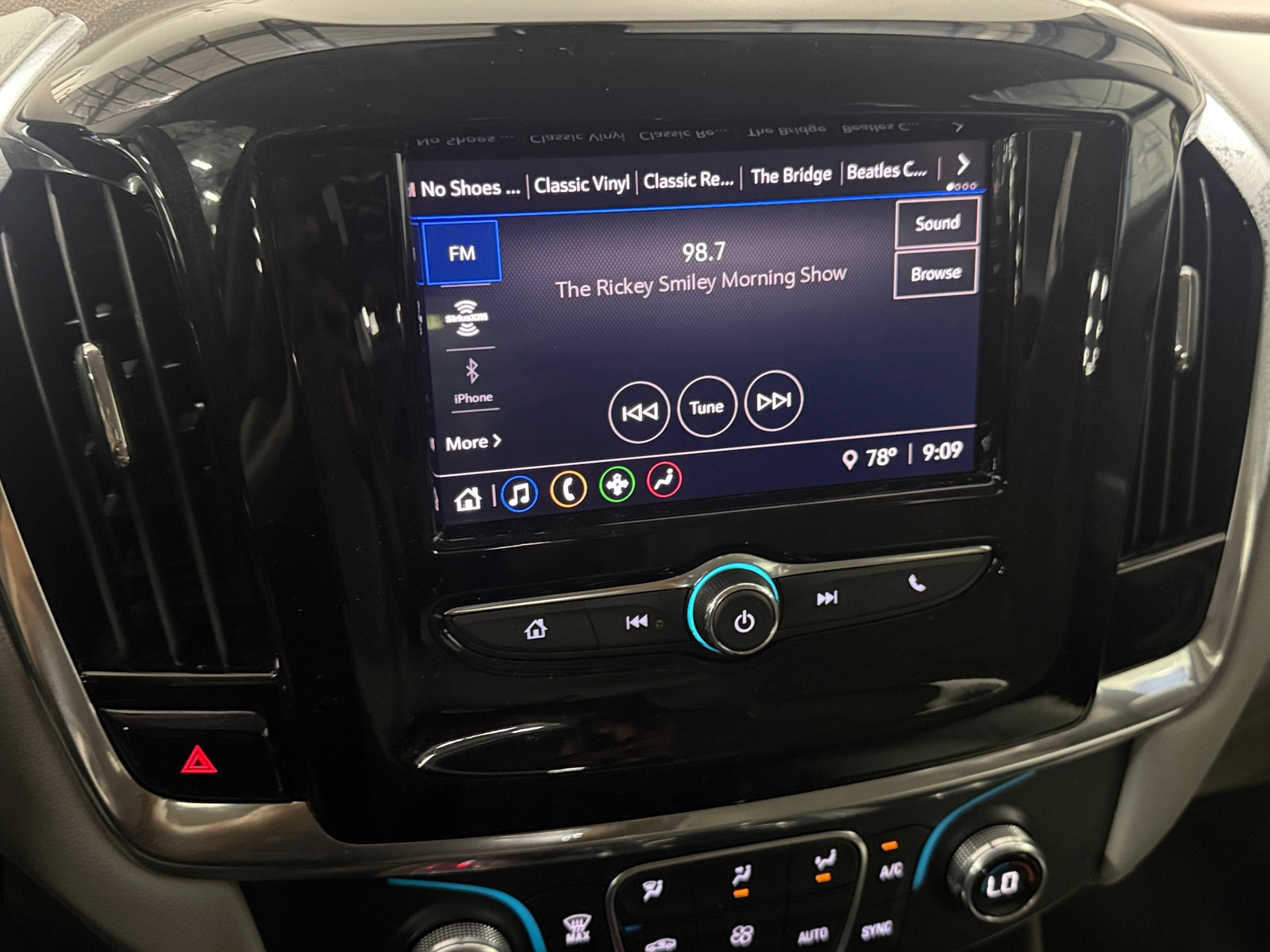 Thumbnail: 2020 Chevrolet Traverse - 4