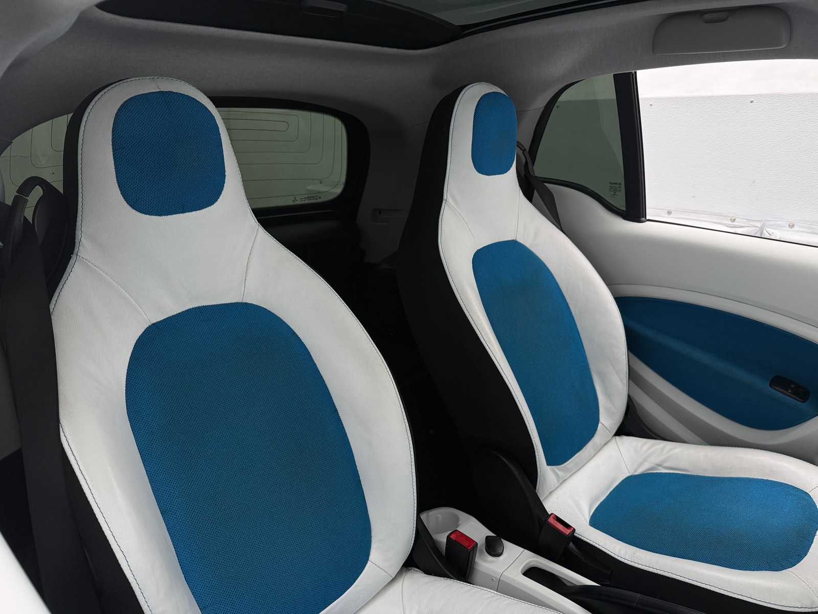 Thumbnail: 2017 smart fortwo - 2