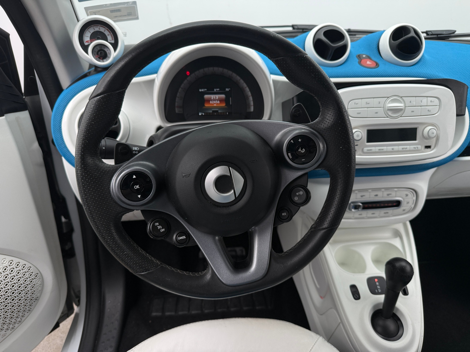 Thumbnail: 2017 smart fortwo - 4