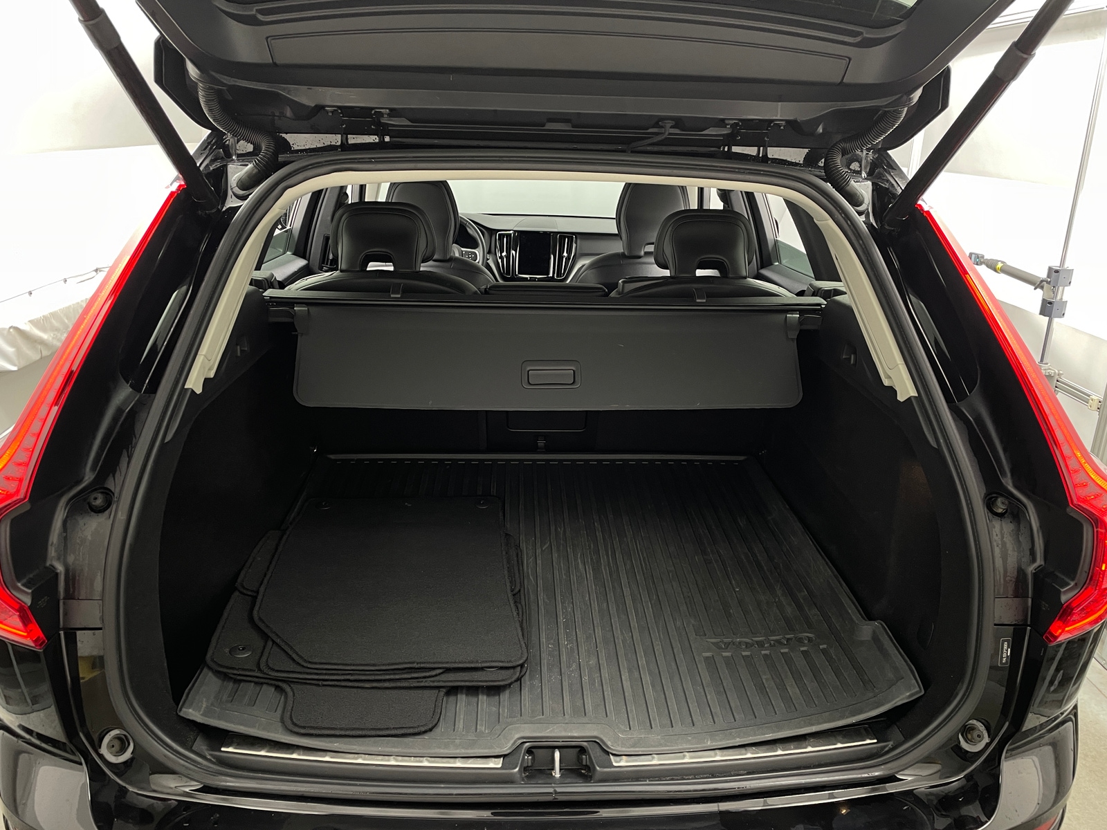 Thumbnail: 2023 Volvo XC60 - 7
