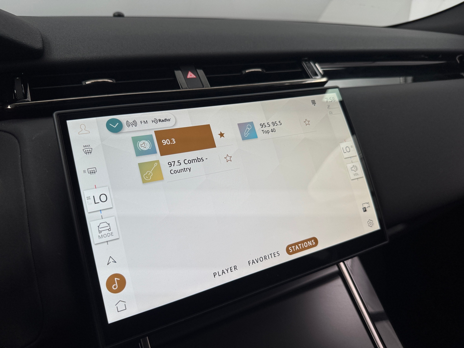 Thumbnail: 2026 Land Rover Range Rover Velar - 3